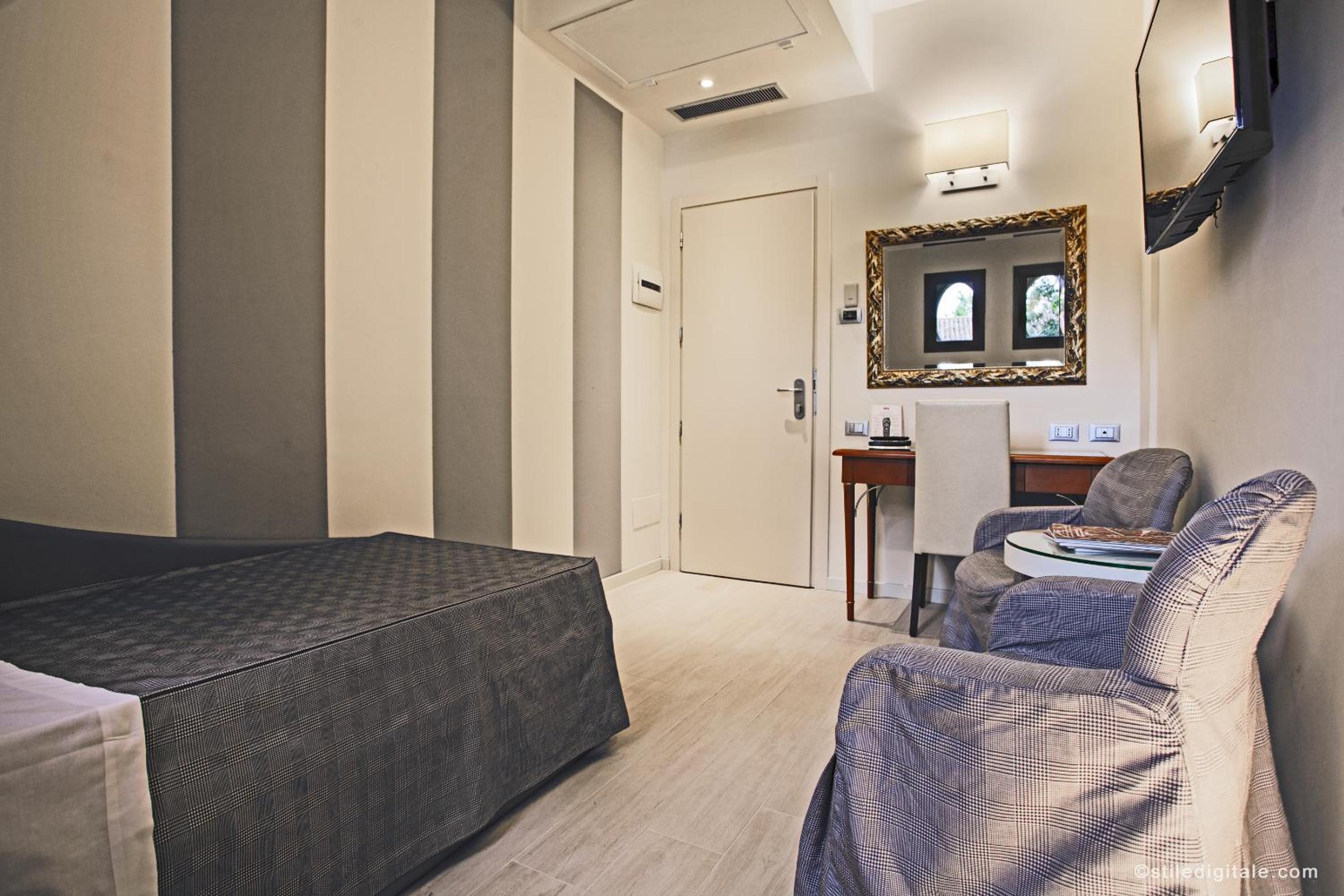 Suite - Photo 5