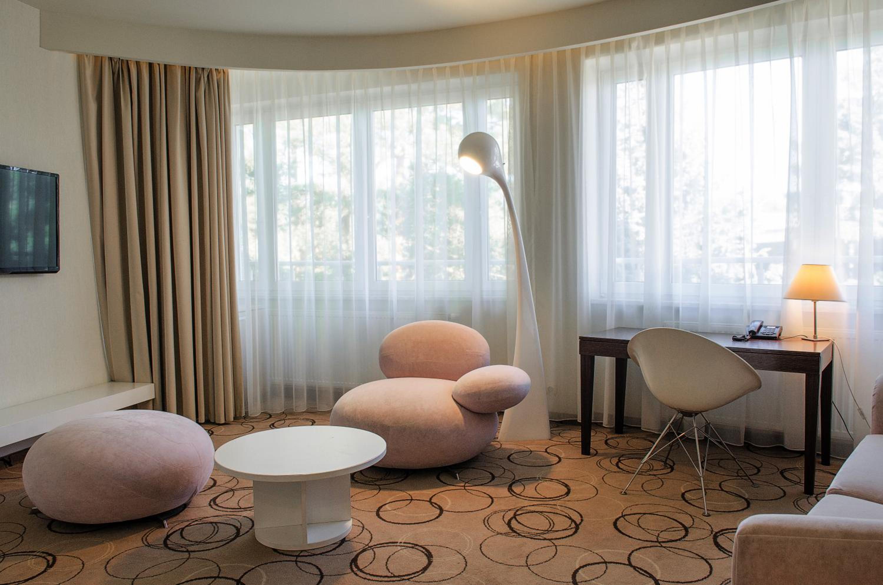 Suite - Photo 3