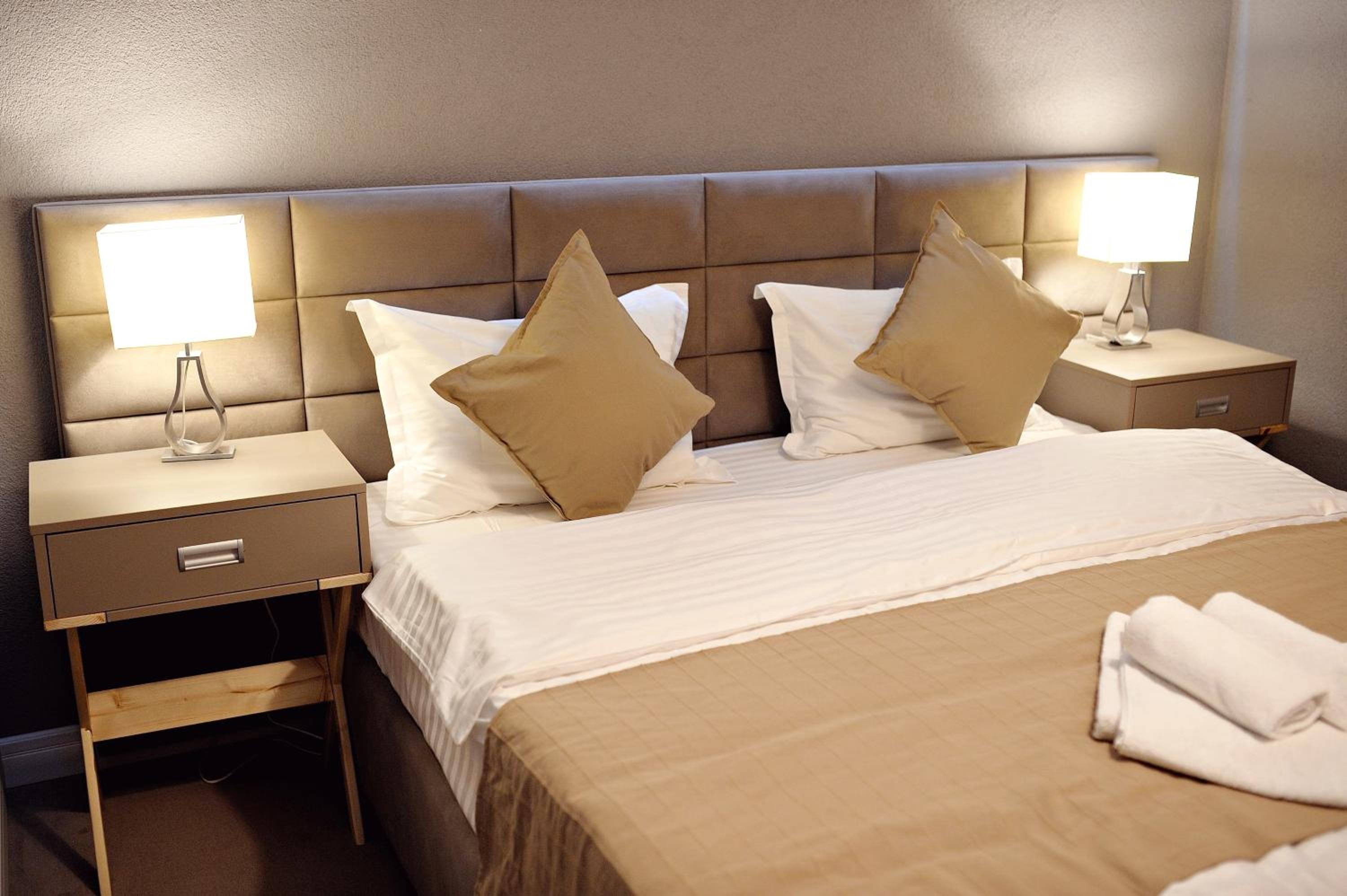 Large Double Room - Photo 11