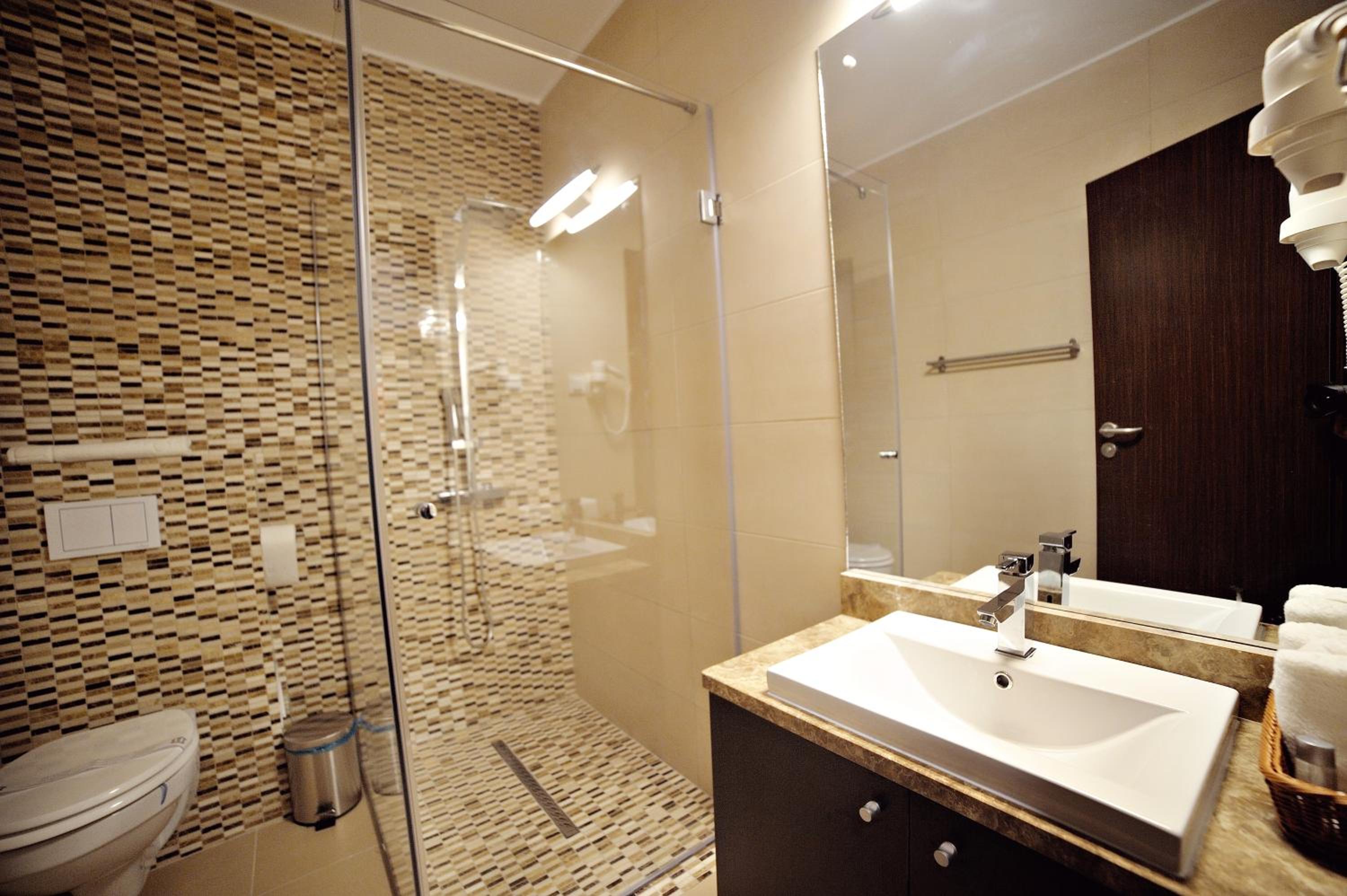 Large Double Room - Photo 14