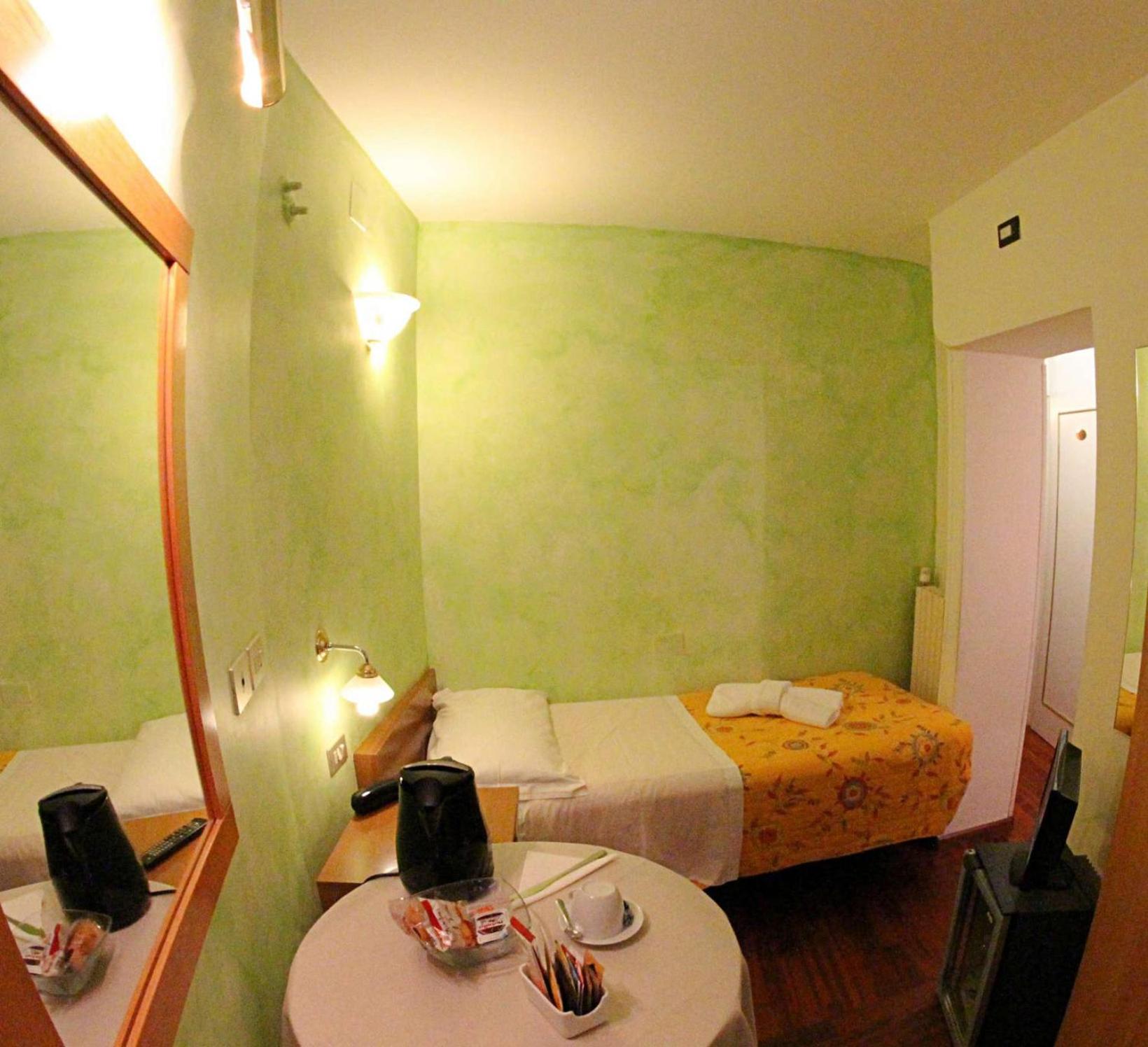 Single Room photo 3