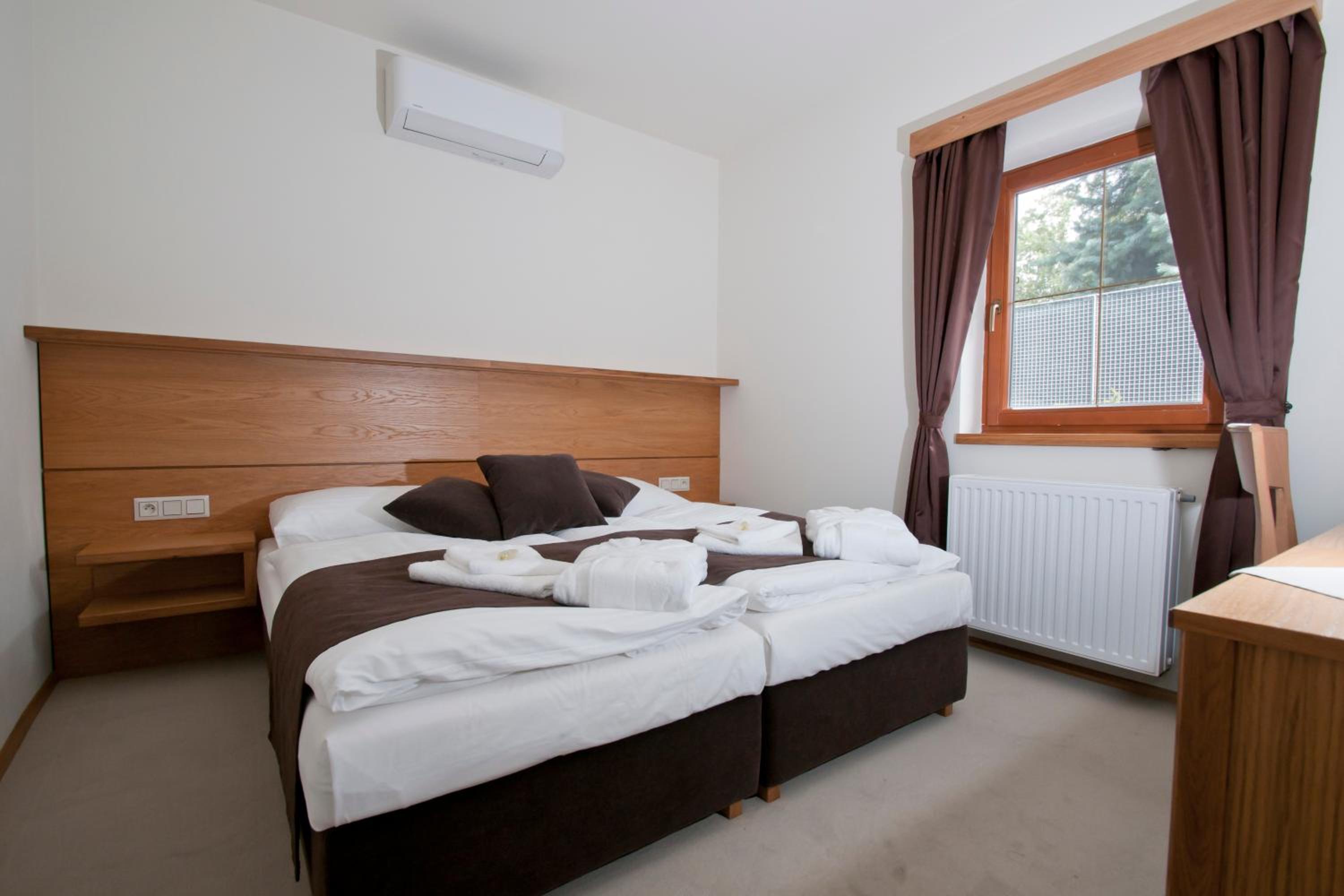 E13 Deluxe Double Room