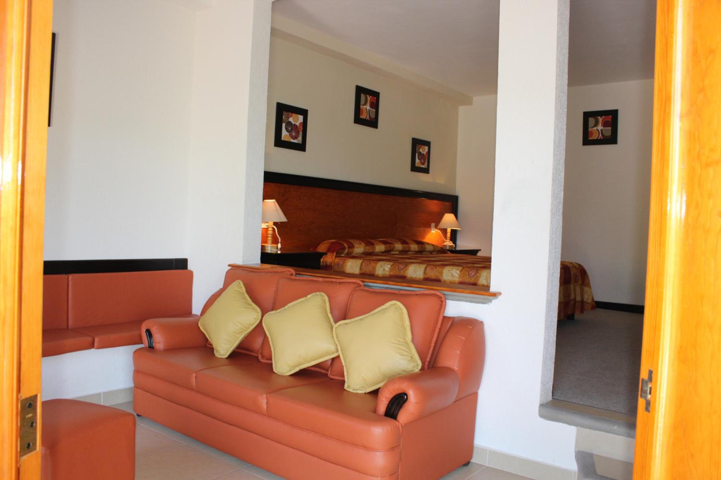 Deluxe King Suite photo 3