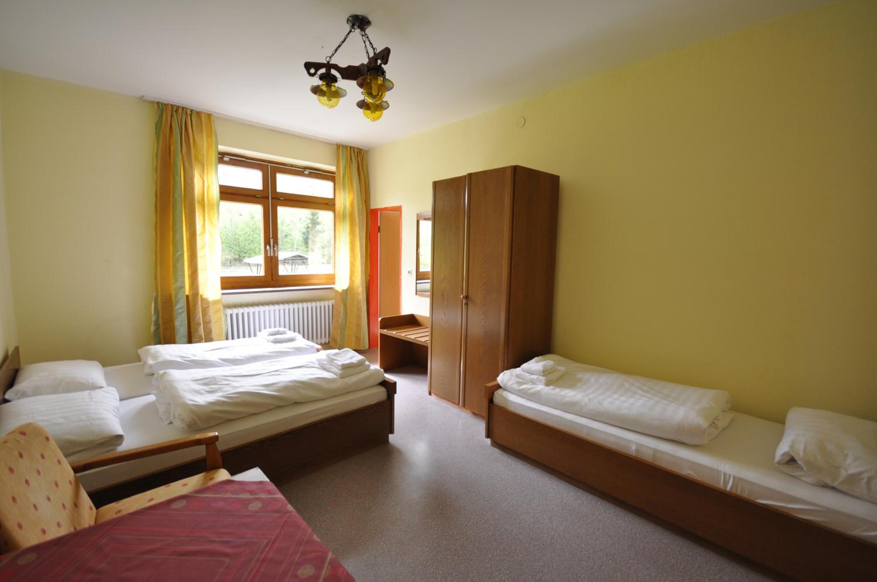 Twin Room with Extra Bed photo 3