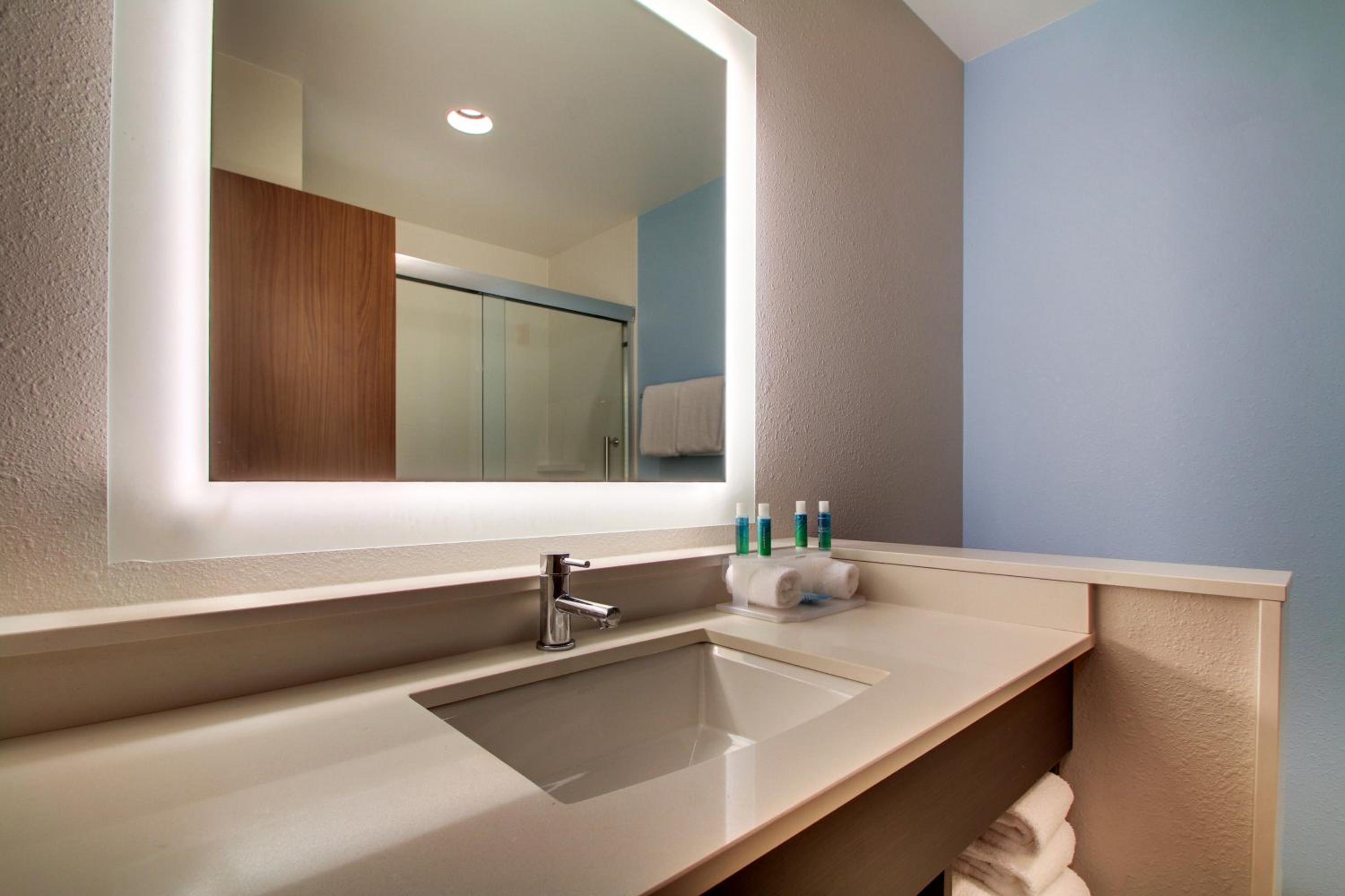 King Room - Hearing Accessible/Non-Smoking  photo 2