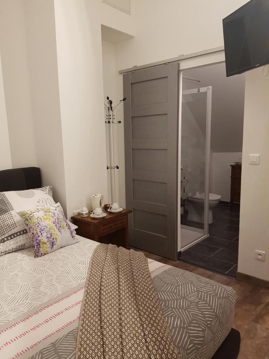 Double Room with Extra Bed photo 2