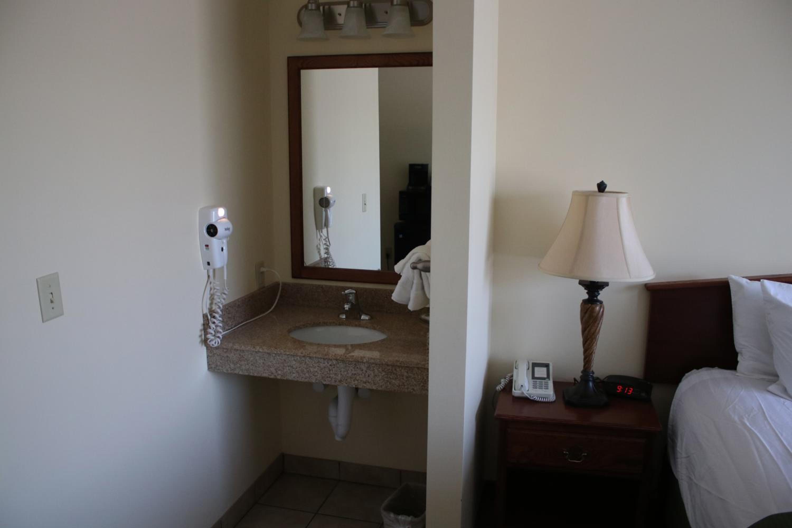 Single Room - Disability Access photo 2