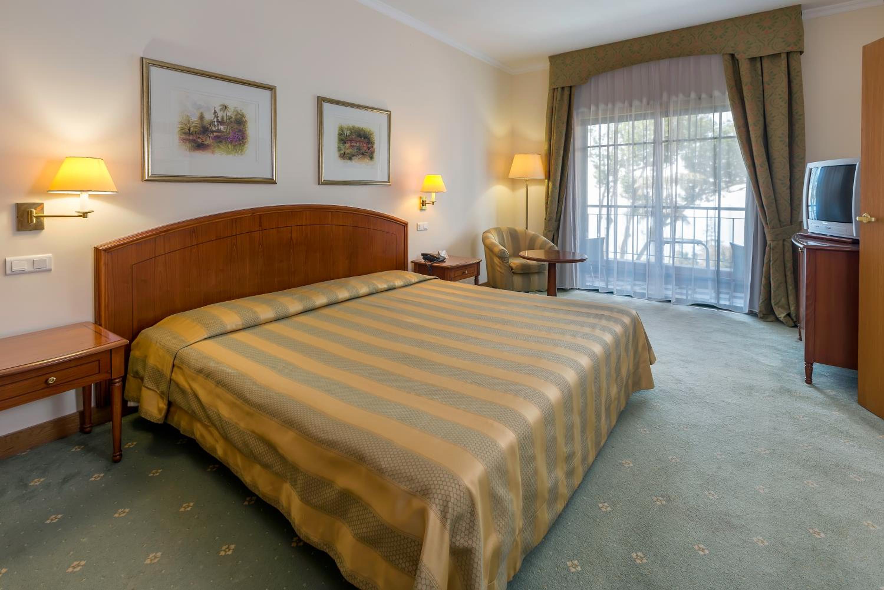 Suite - Photo 2