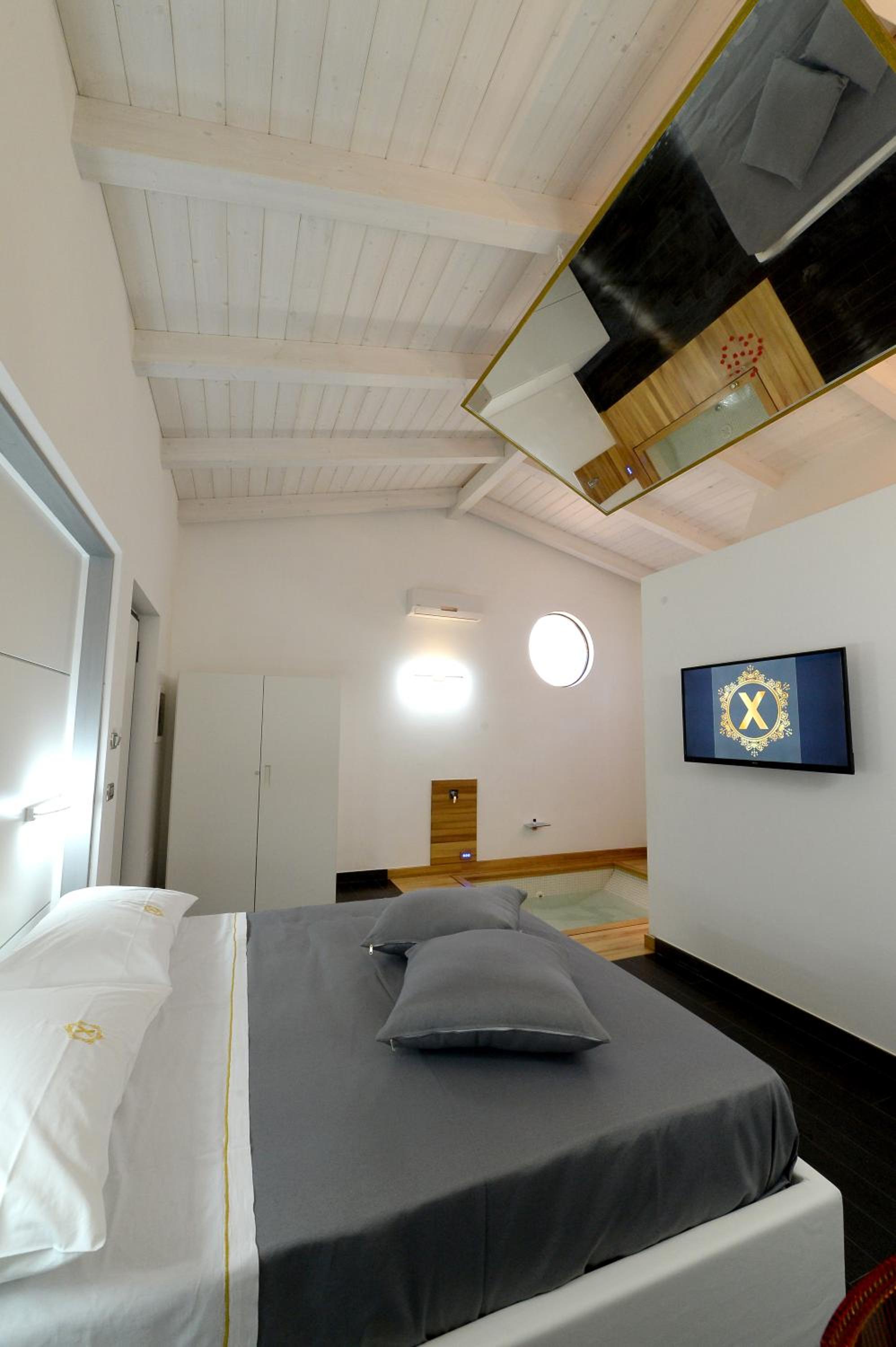 Suite with Spa Bath