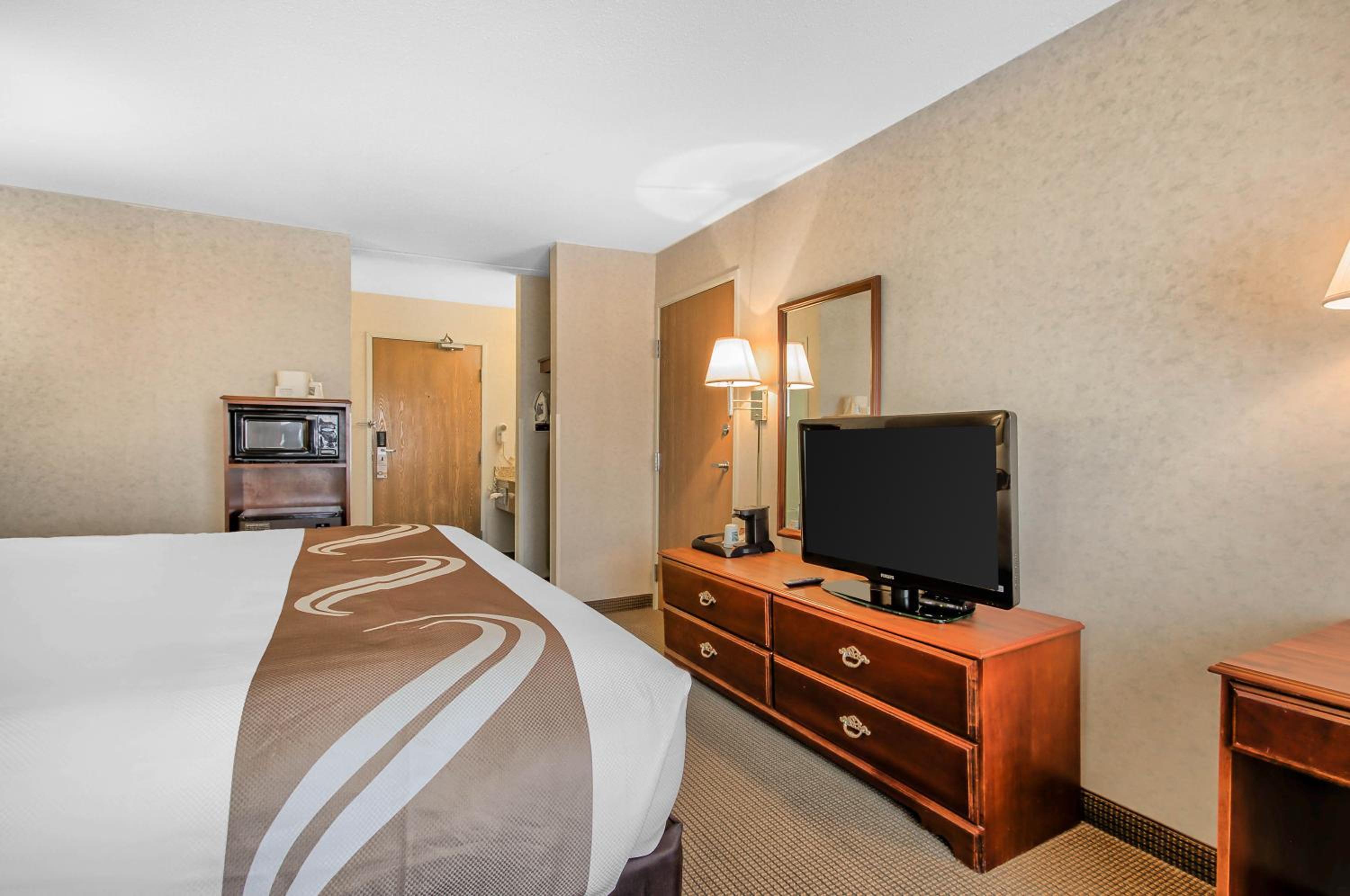 King Room - Non-Smoking - Photo 9