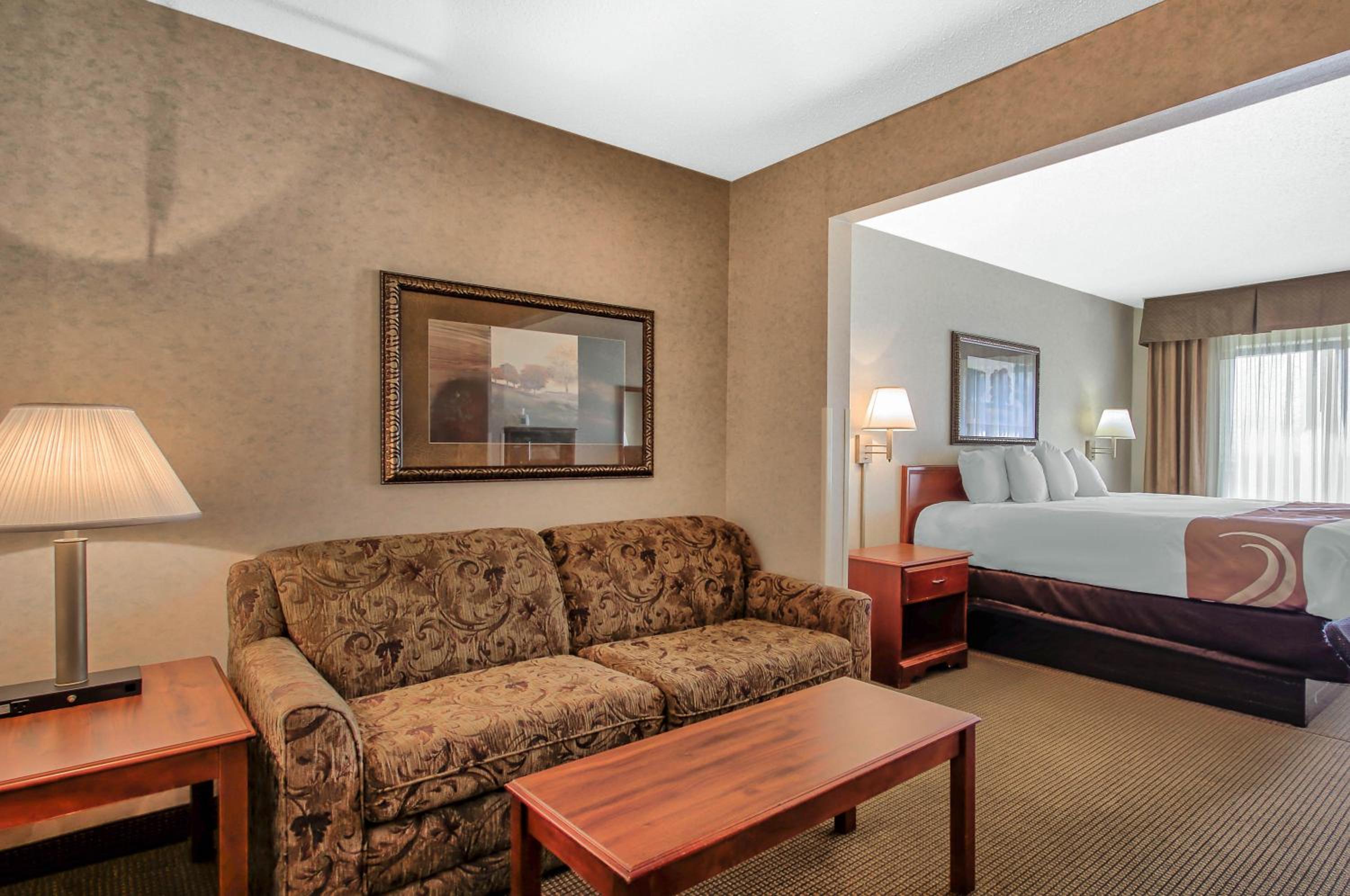 King Room with Sofa Bed - Non-Smoking - Photo 8