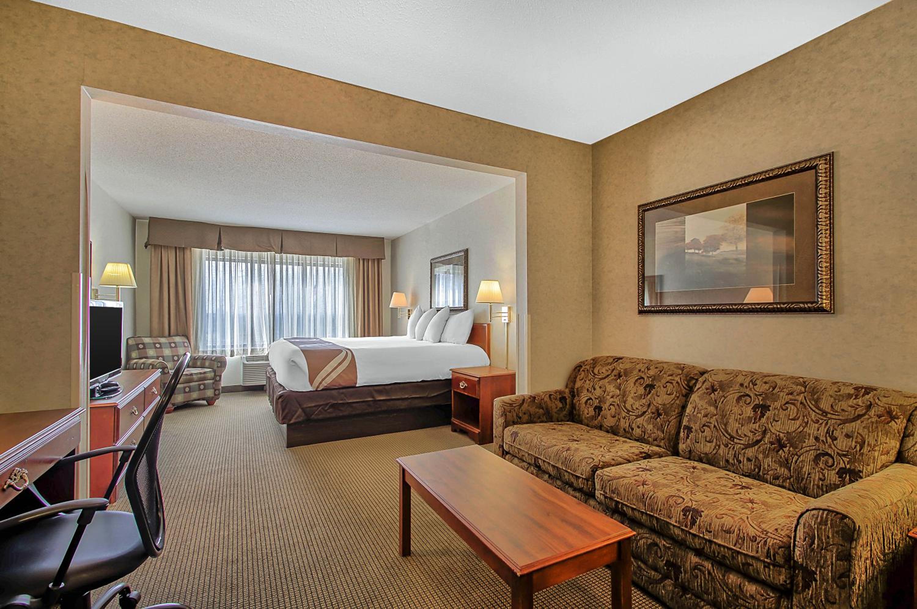 King Room with Sofa Bed - Non-Smoking - Photo 5