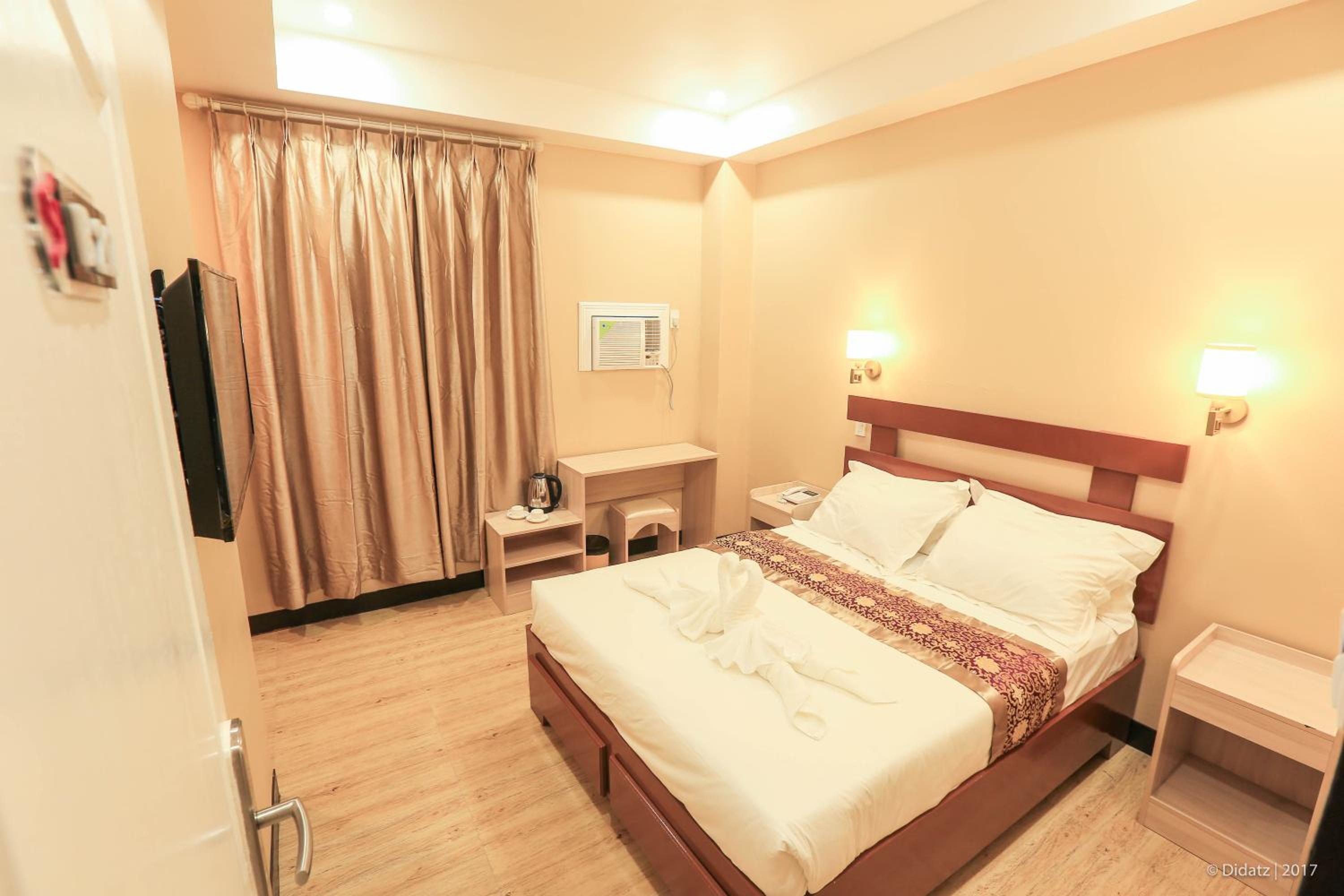 Deluxe Queen Room