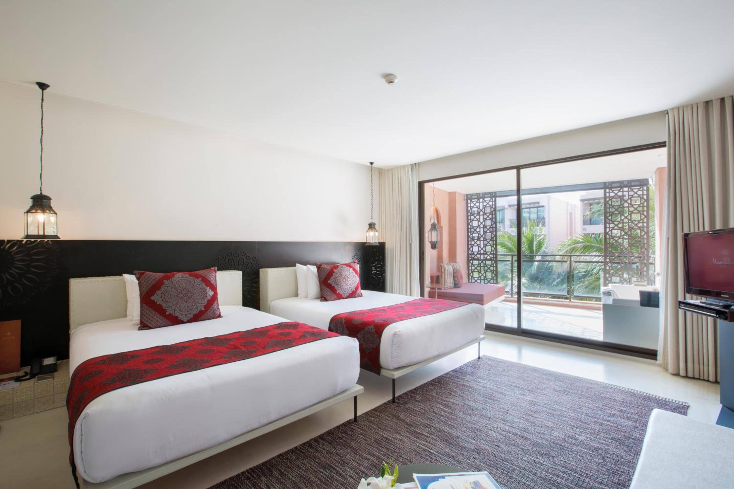 Junior Suite with Pool View - Photo 10