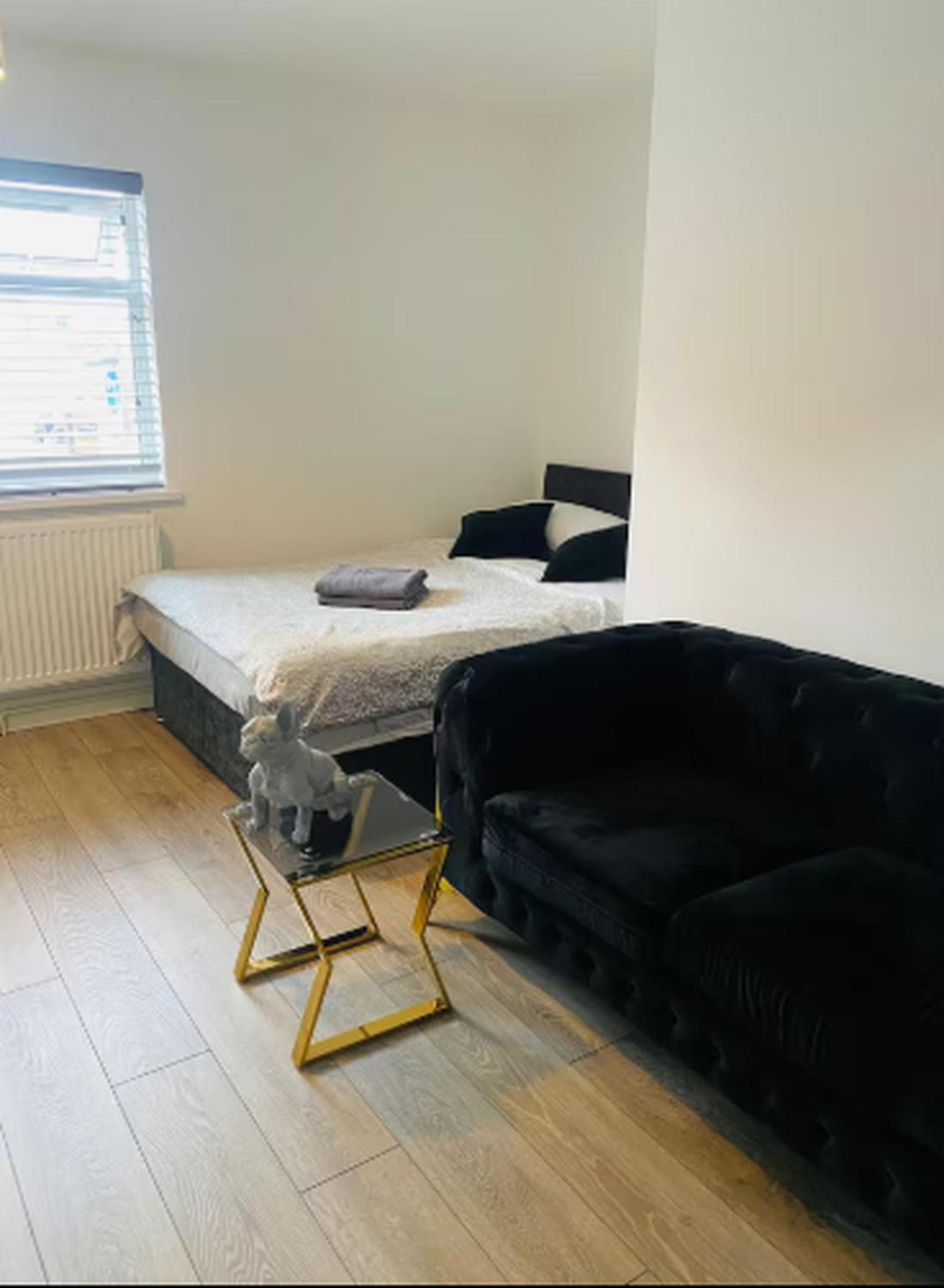 One-Bedroom Apartment - Non-Smoking photo 1
