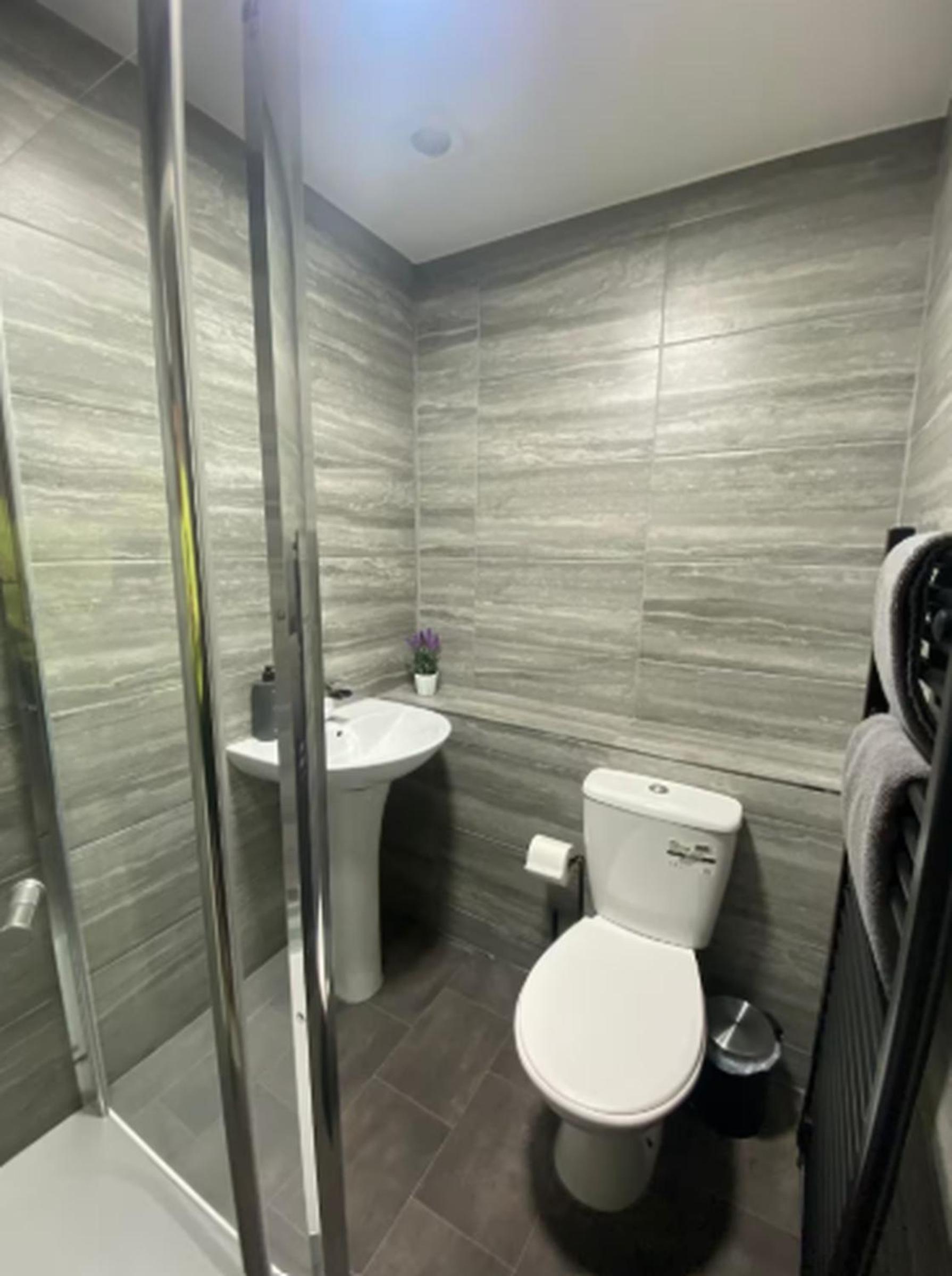 One-Bedroom Apartment - Non-Smoking photo 3