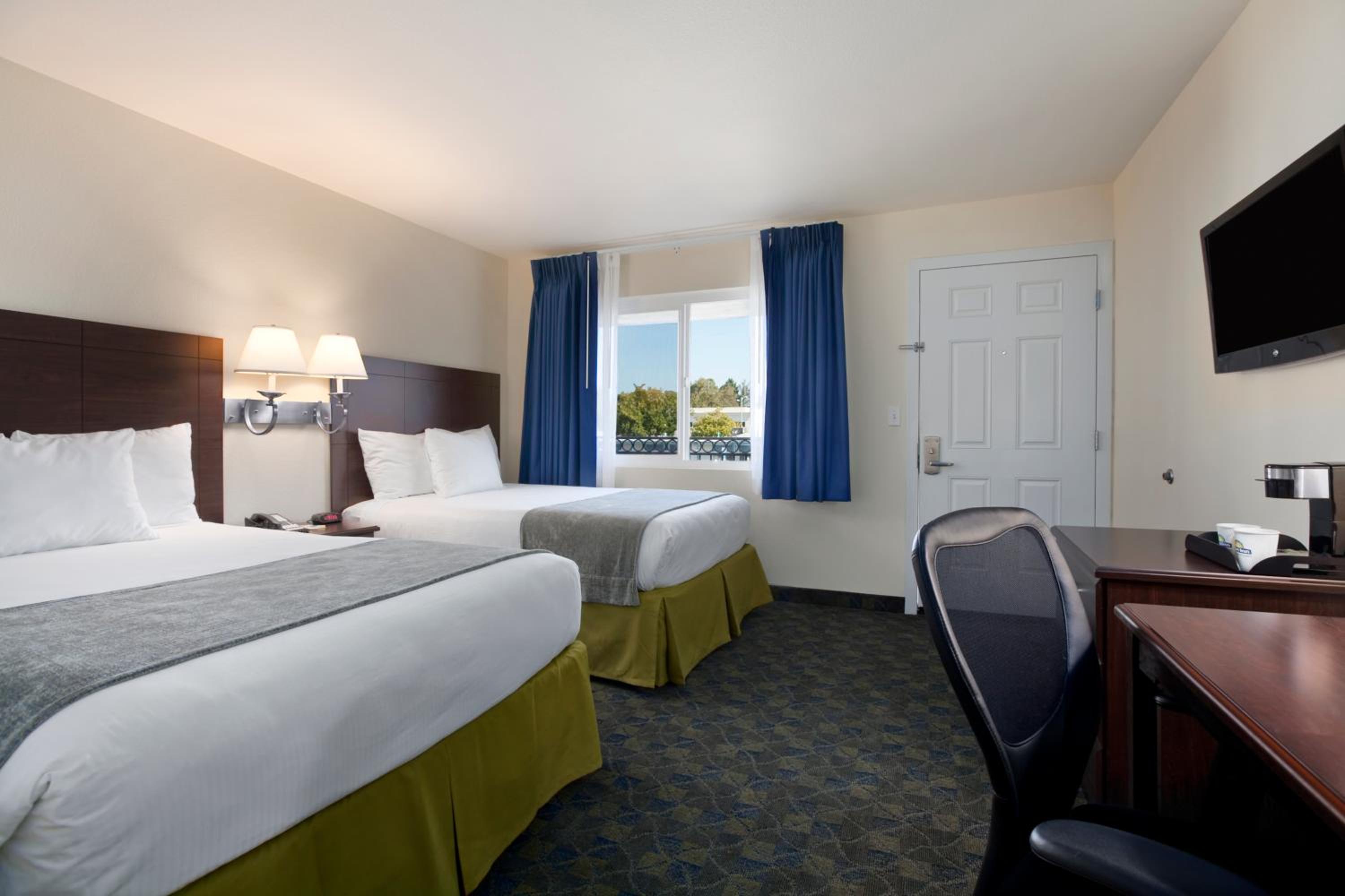 Double Room with Two Double Beds - Non-Smoking - Photo 1