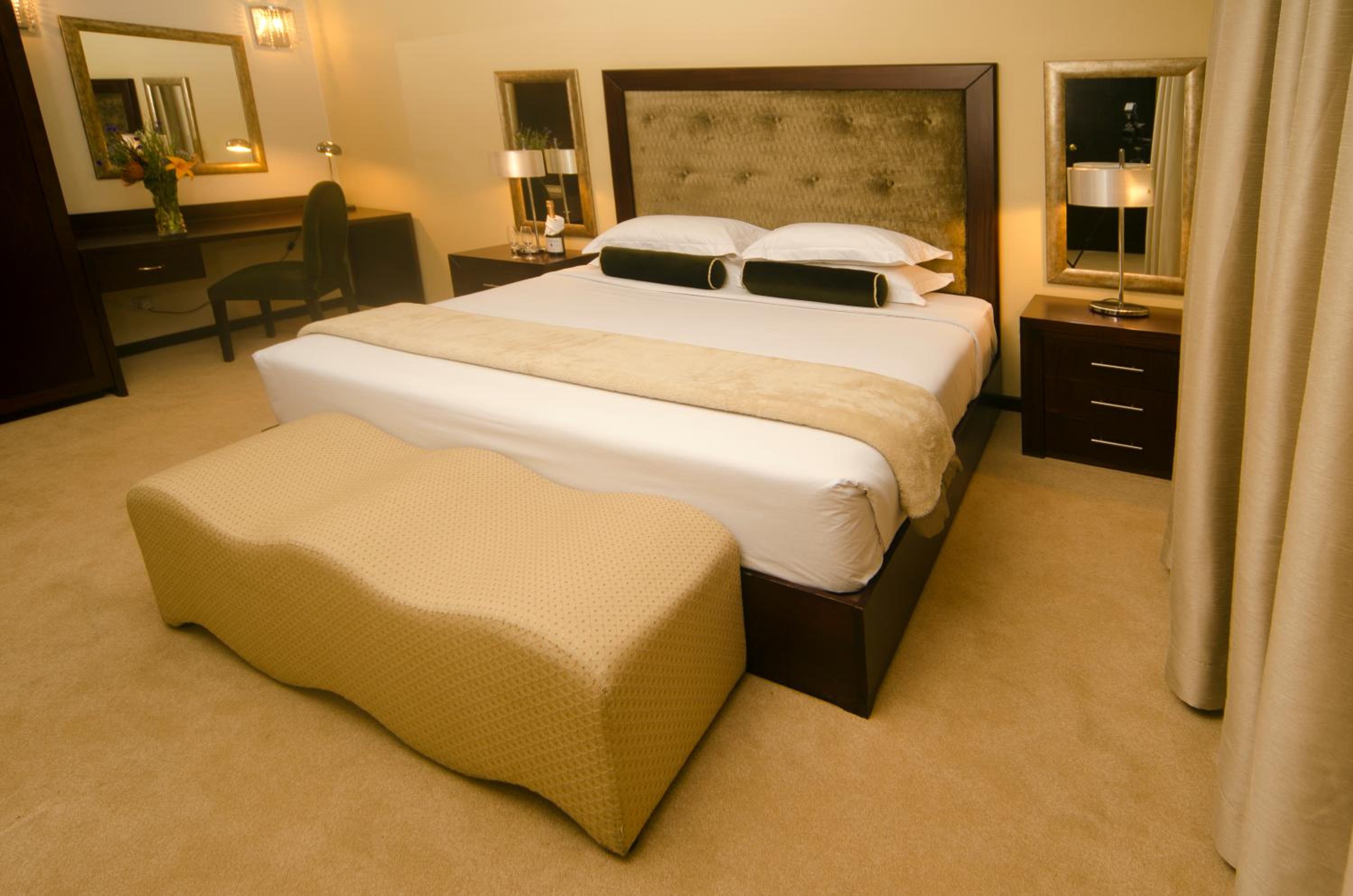Executive Suite - Photo 1