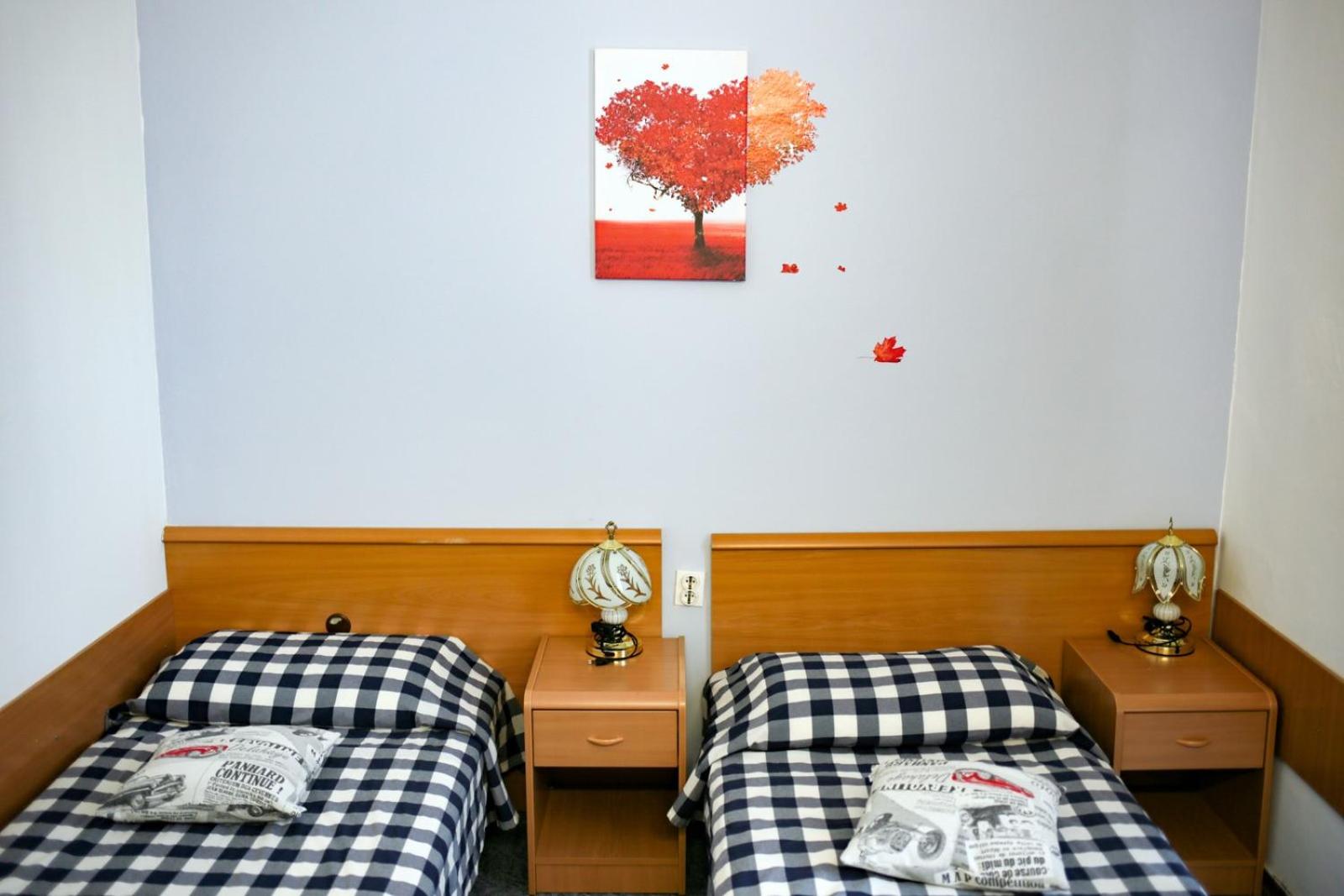 Twin Room - Photo 3