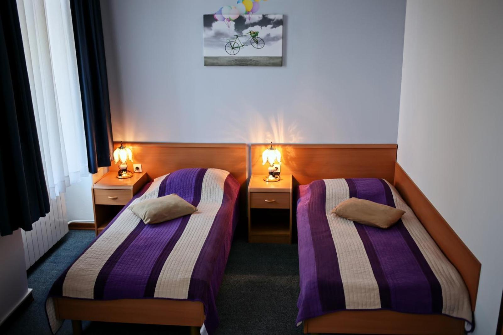 Twin Room - Photo 7