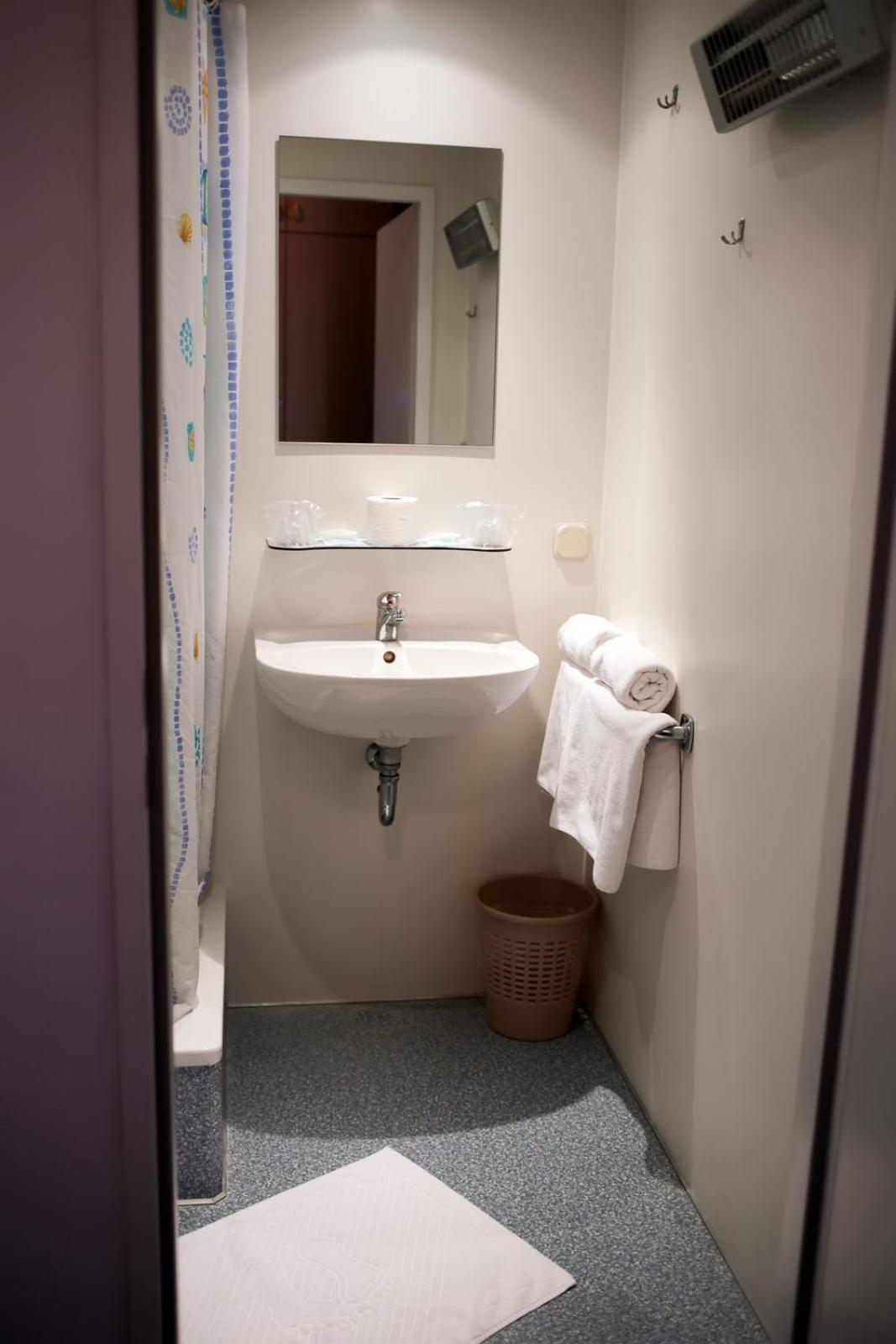 Twin Room - Photo 5