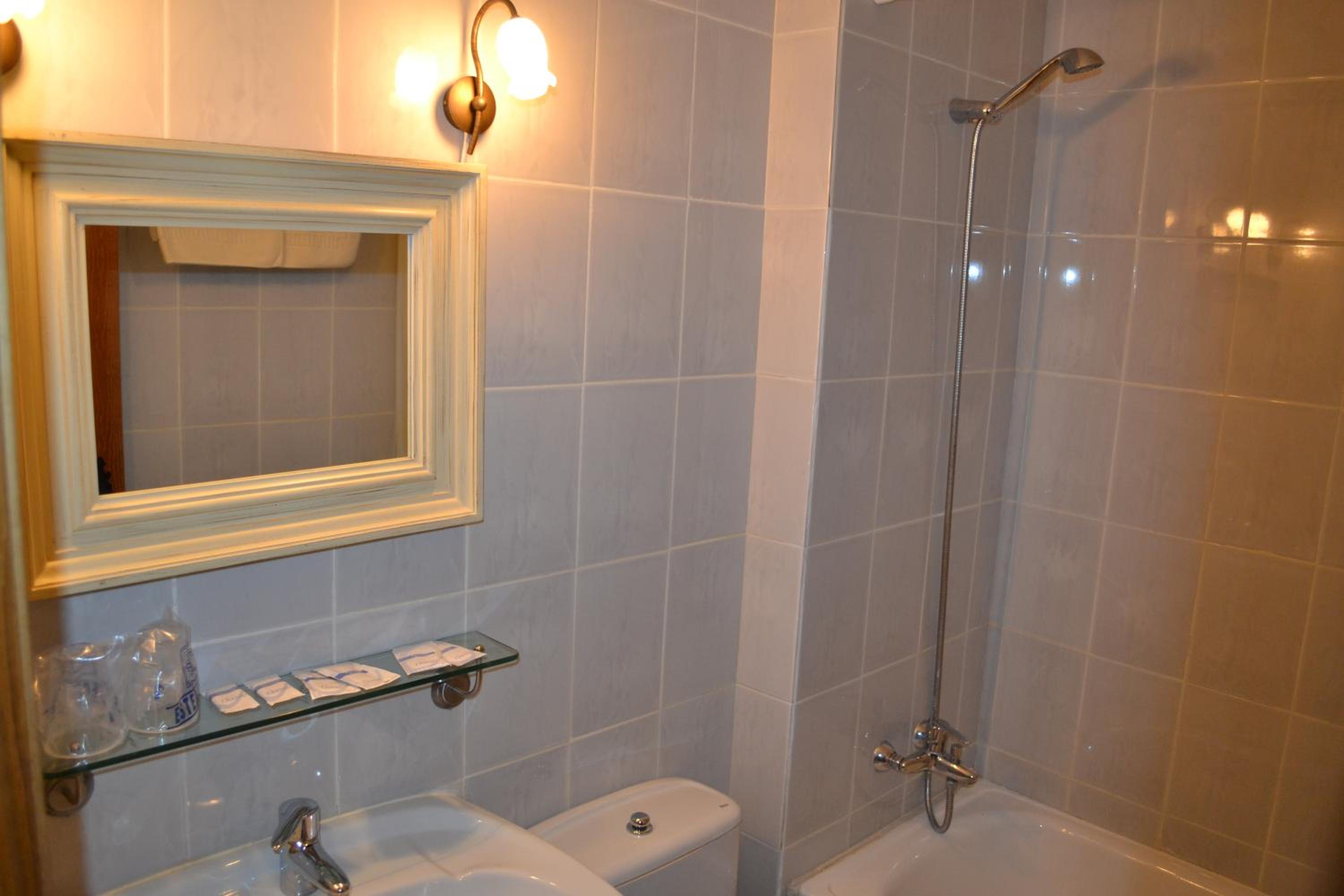 Single Room photo 3