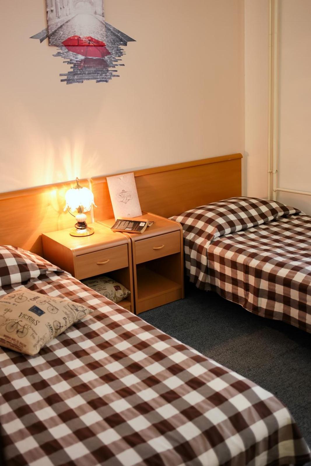 Family Room (1 Adults + 2 Children)