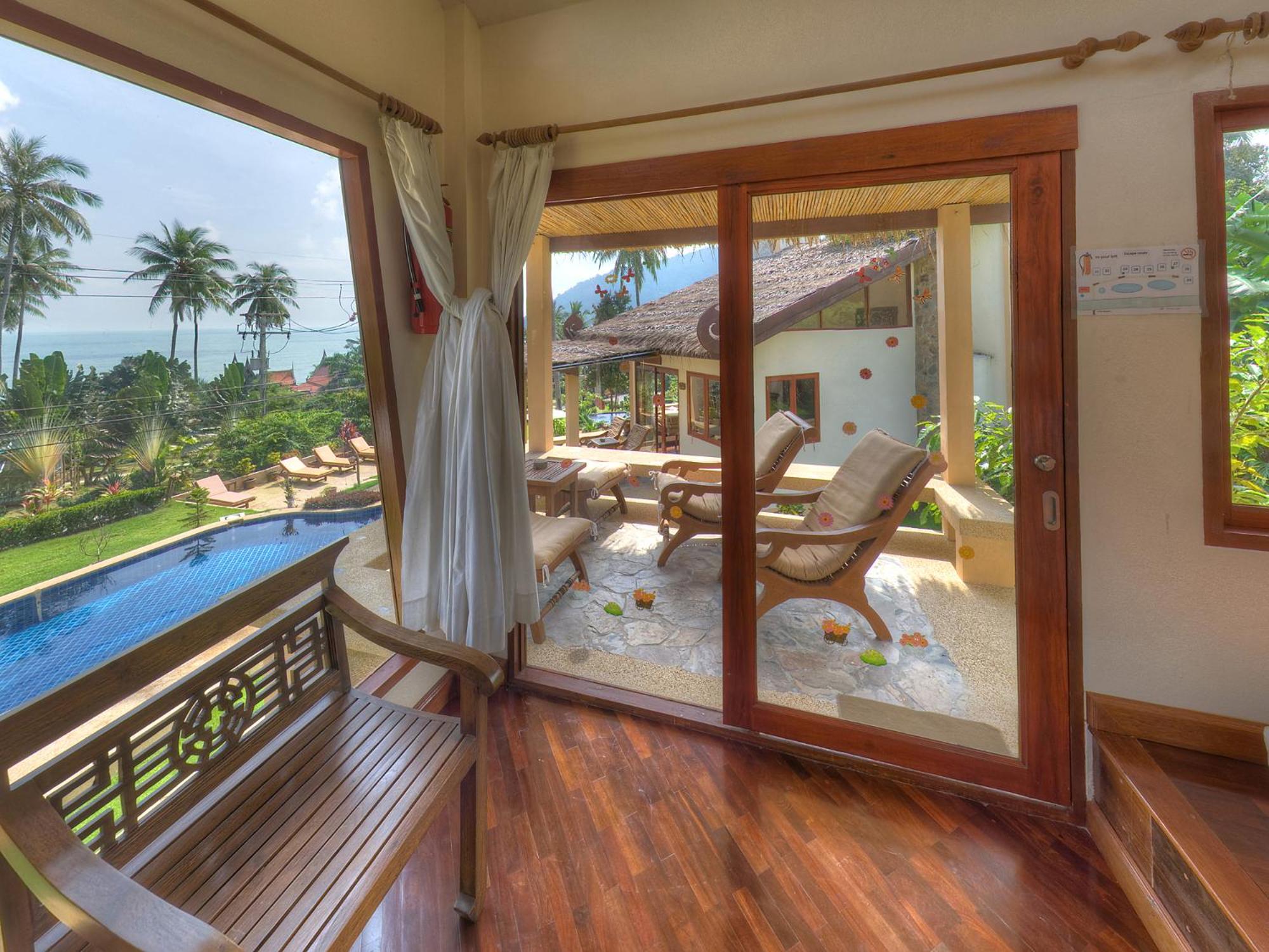 King Bed Bungalow with Pool View - Photo 4