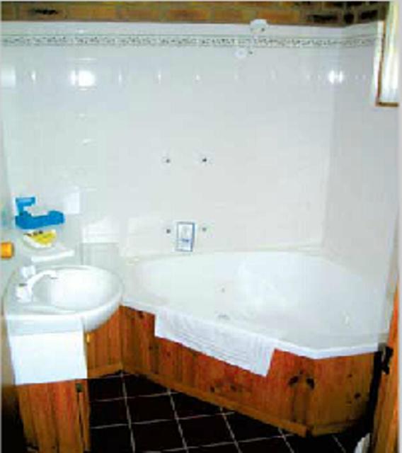 Queen Room with Spa Bath photo 3