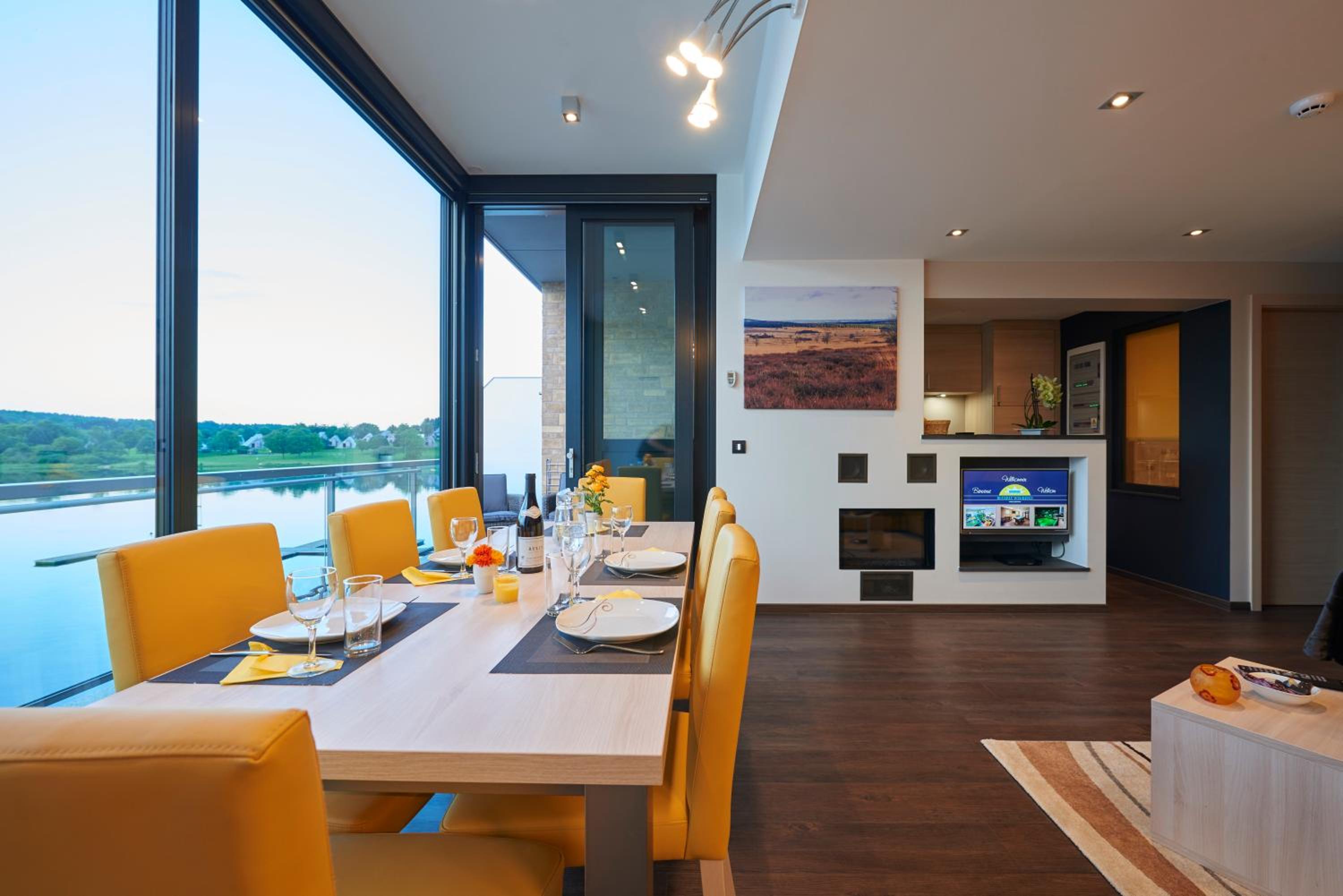 Apartment with Lake View photo 2