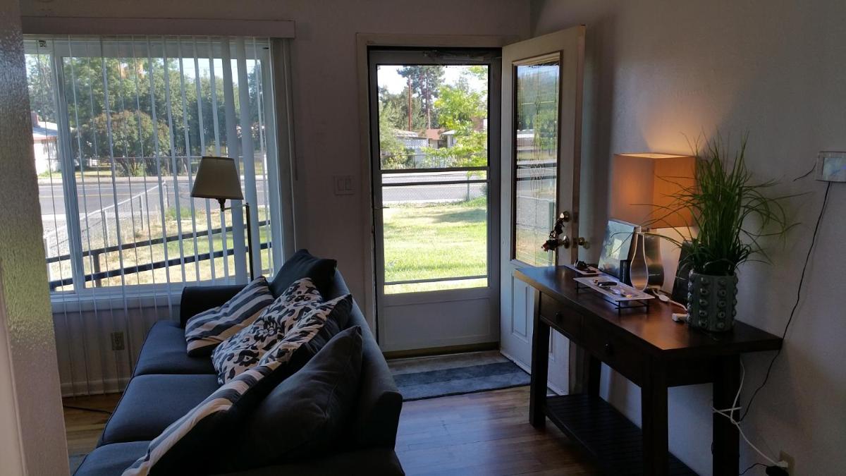 Three-Bedroom House photo 3