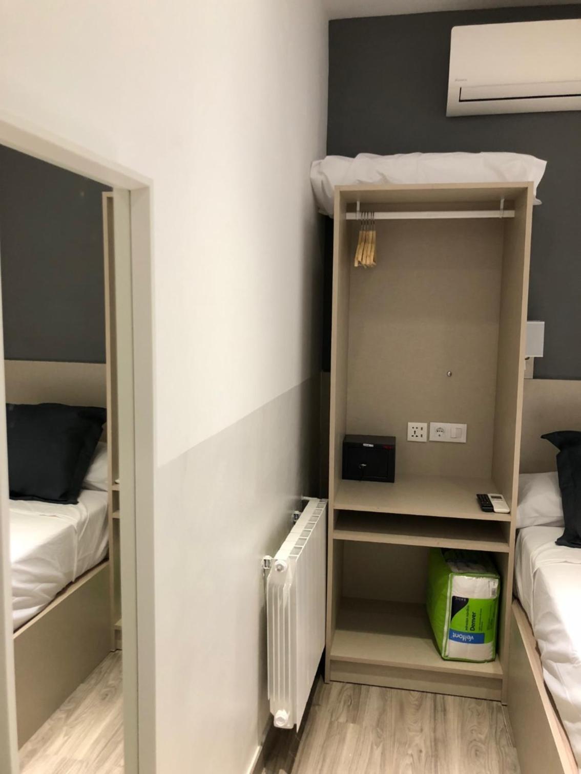 Interior Single Room With Shared Bathroom photo 2