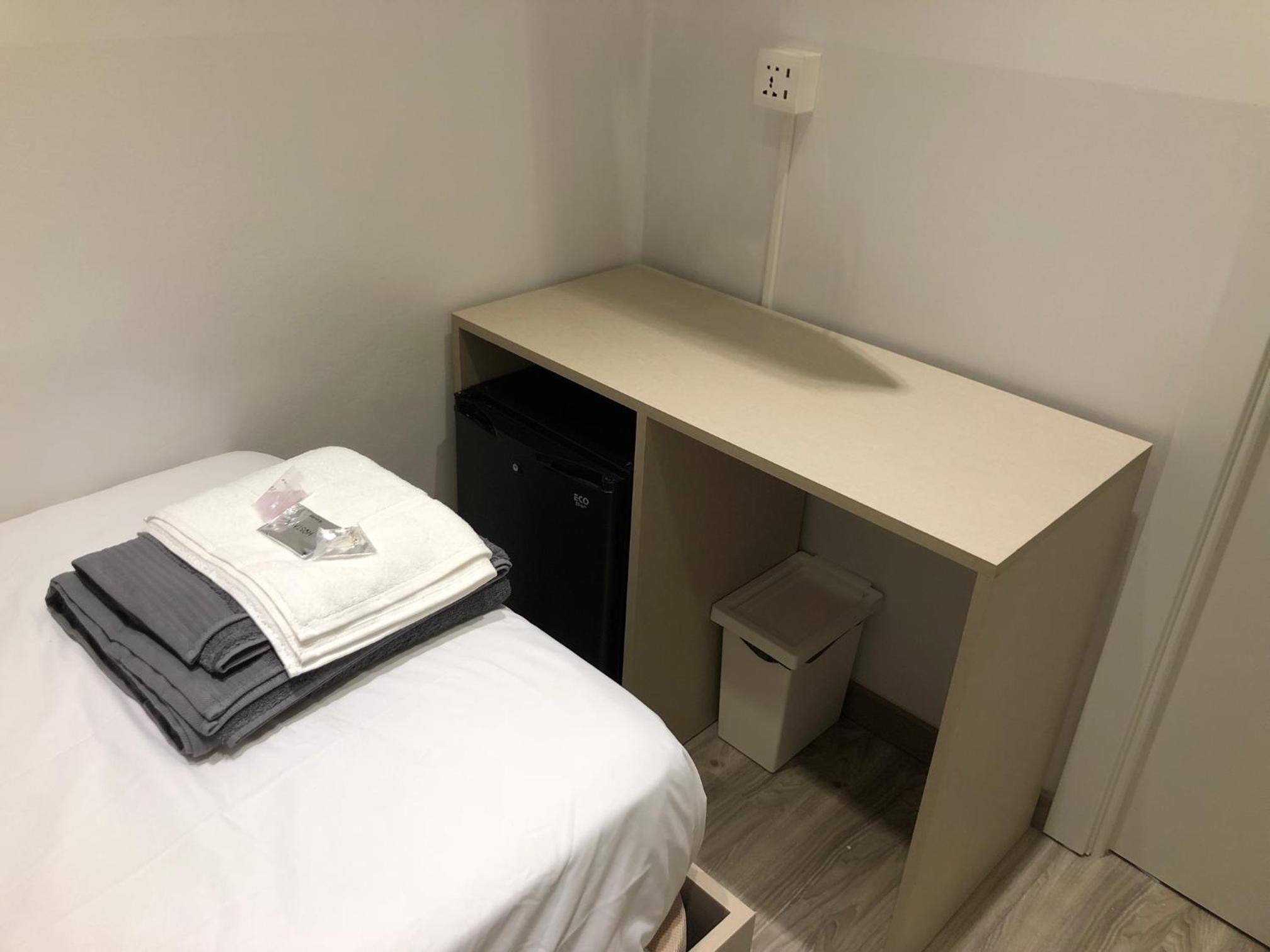 Interior Single Room With Shared Bathroom photo 3