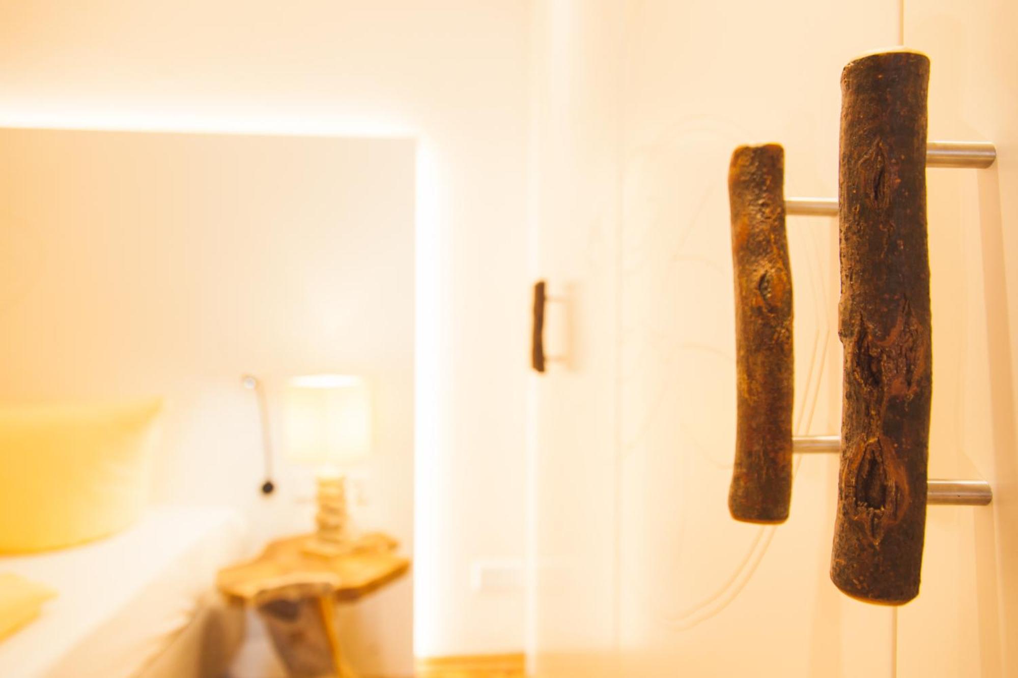 One-Bedroom Apartment - Annex