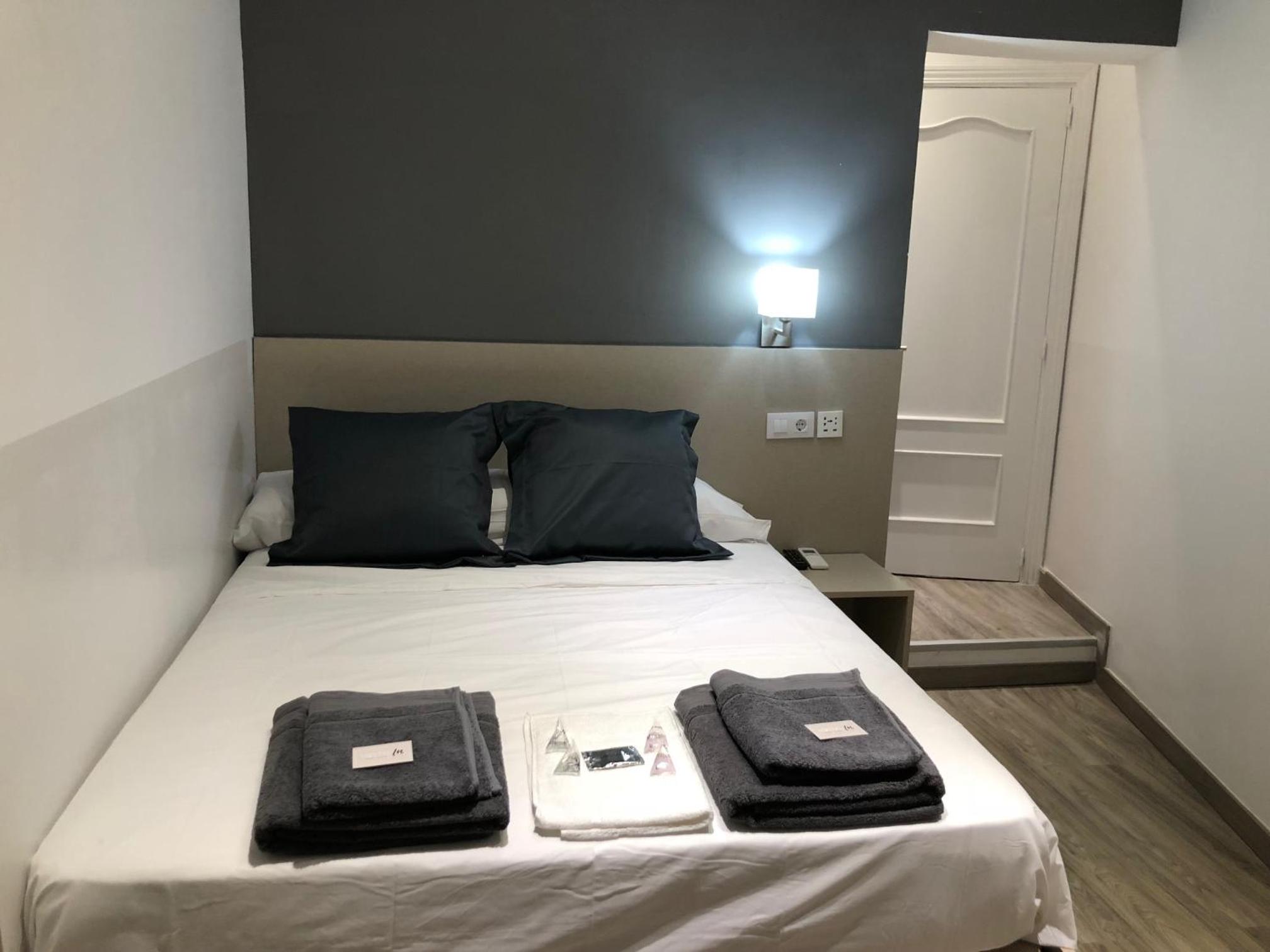 Economy Double Room Without Window photo 2