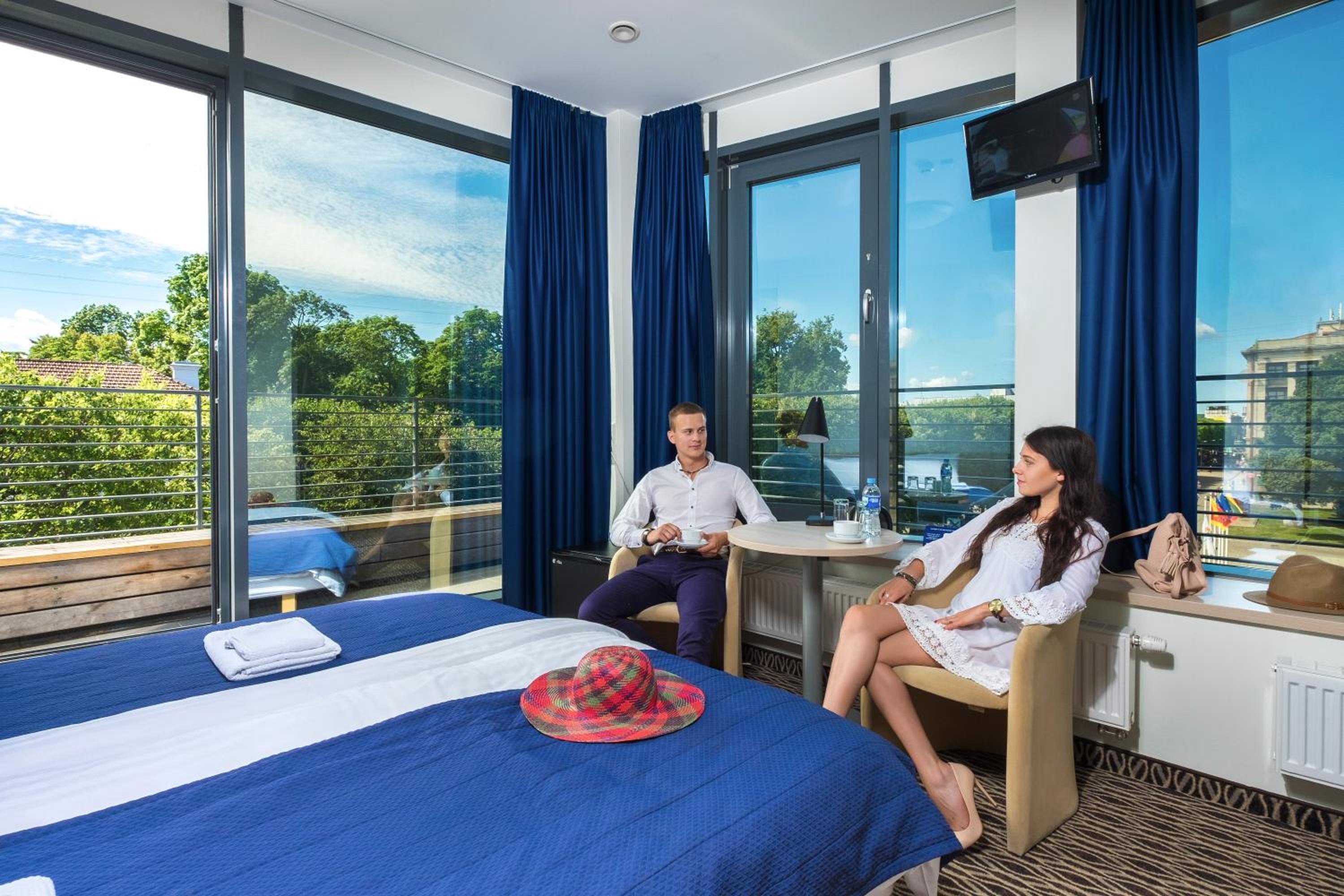 Deluxe Double or Twin Room - Photo 10