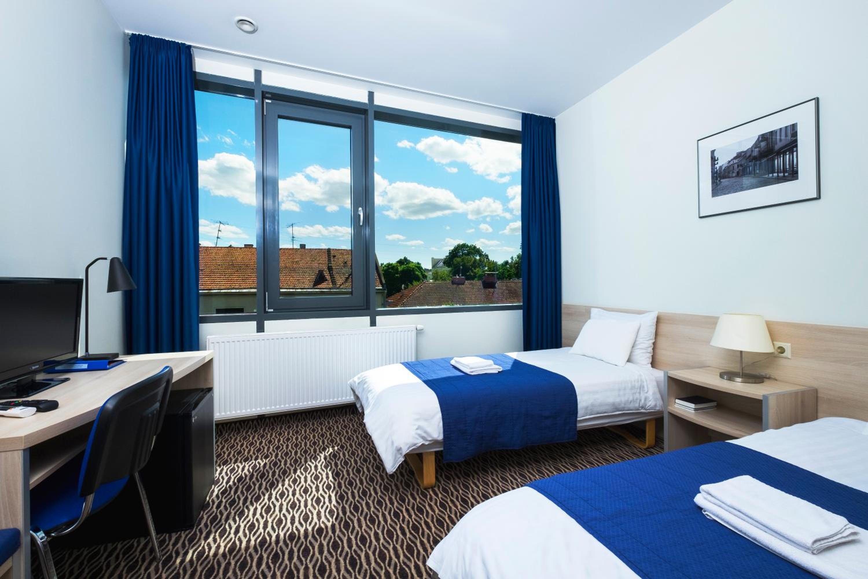 Double or Twin Room - Photo 7