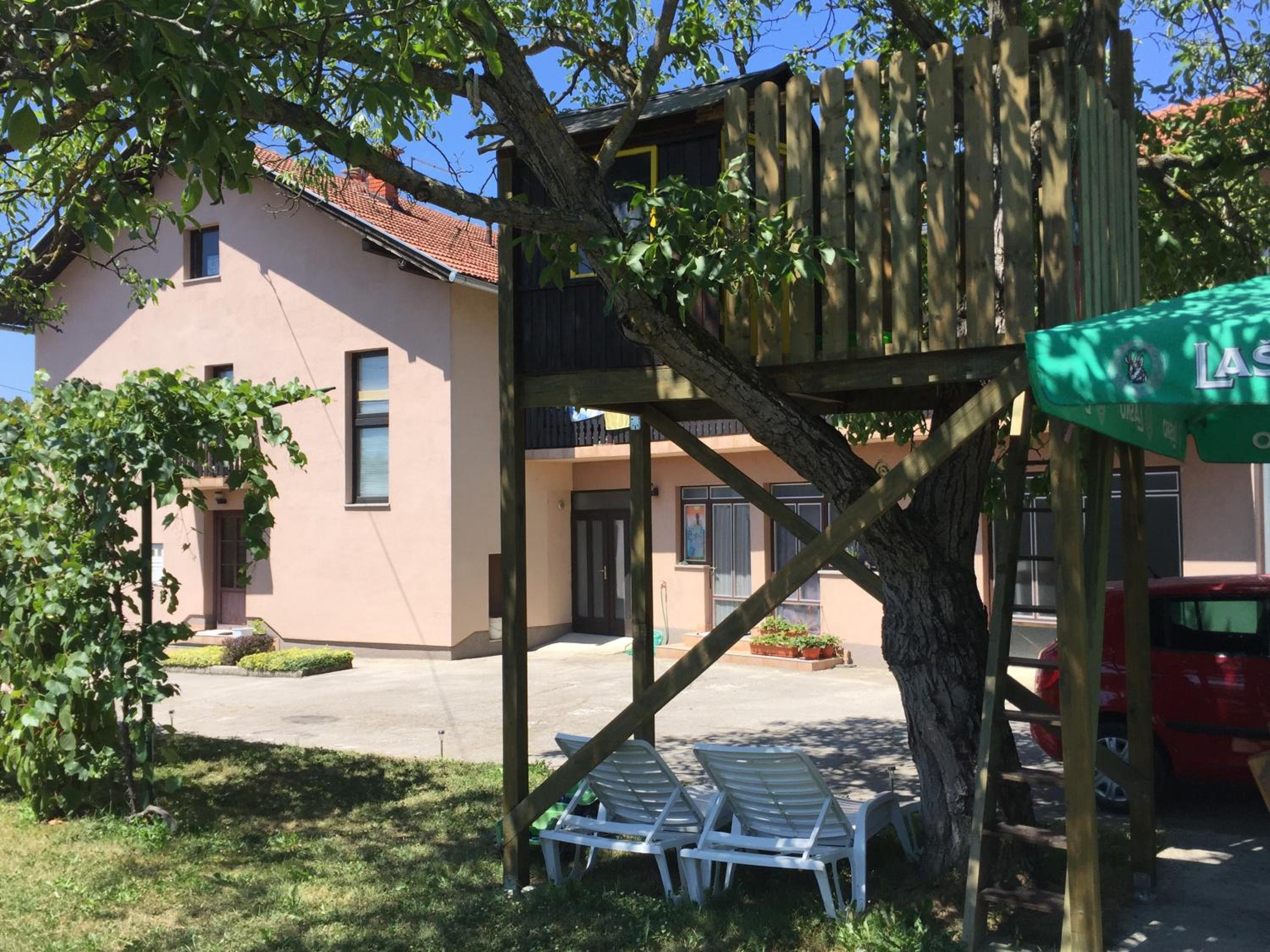One-Bedroom Apartment - Photo 11