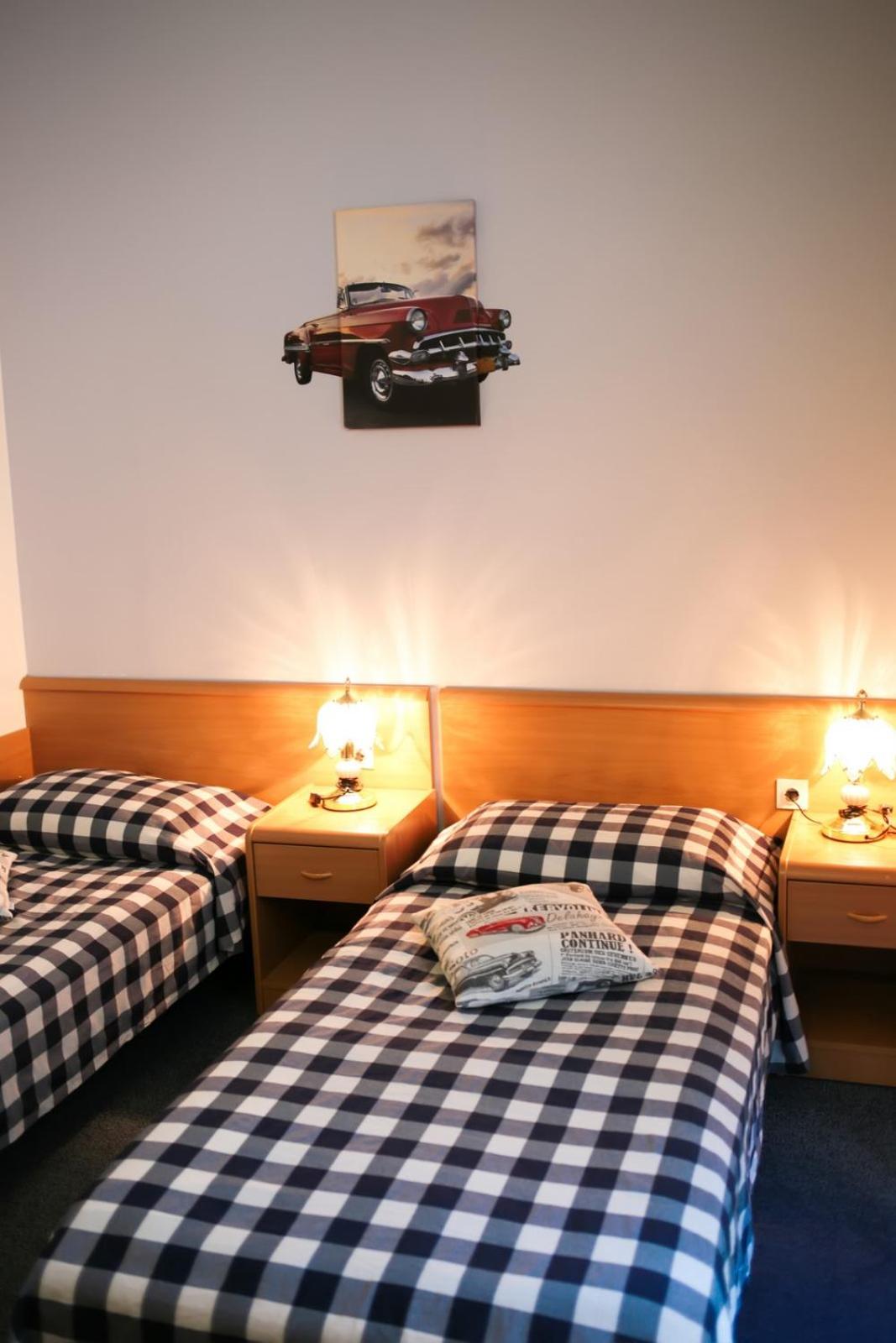 Twin Room - Photo 4