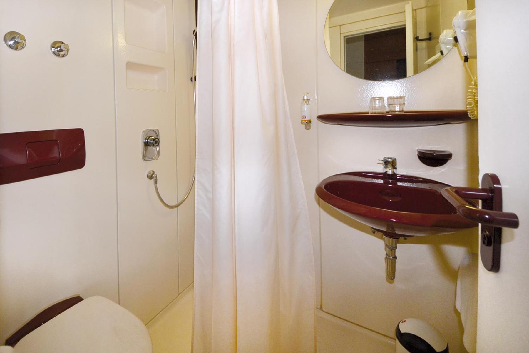 Small Economy Double or Twin Room - Photo 5