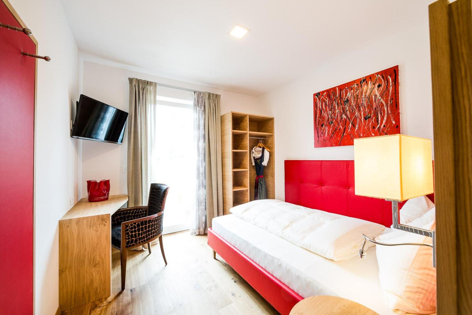 Deluxe Single Room with Balcony photo 2