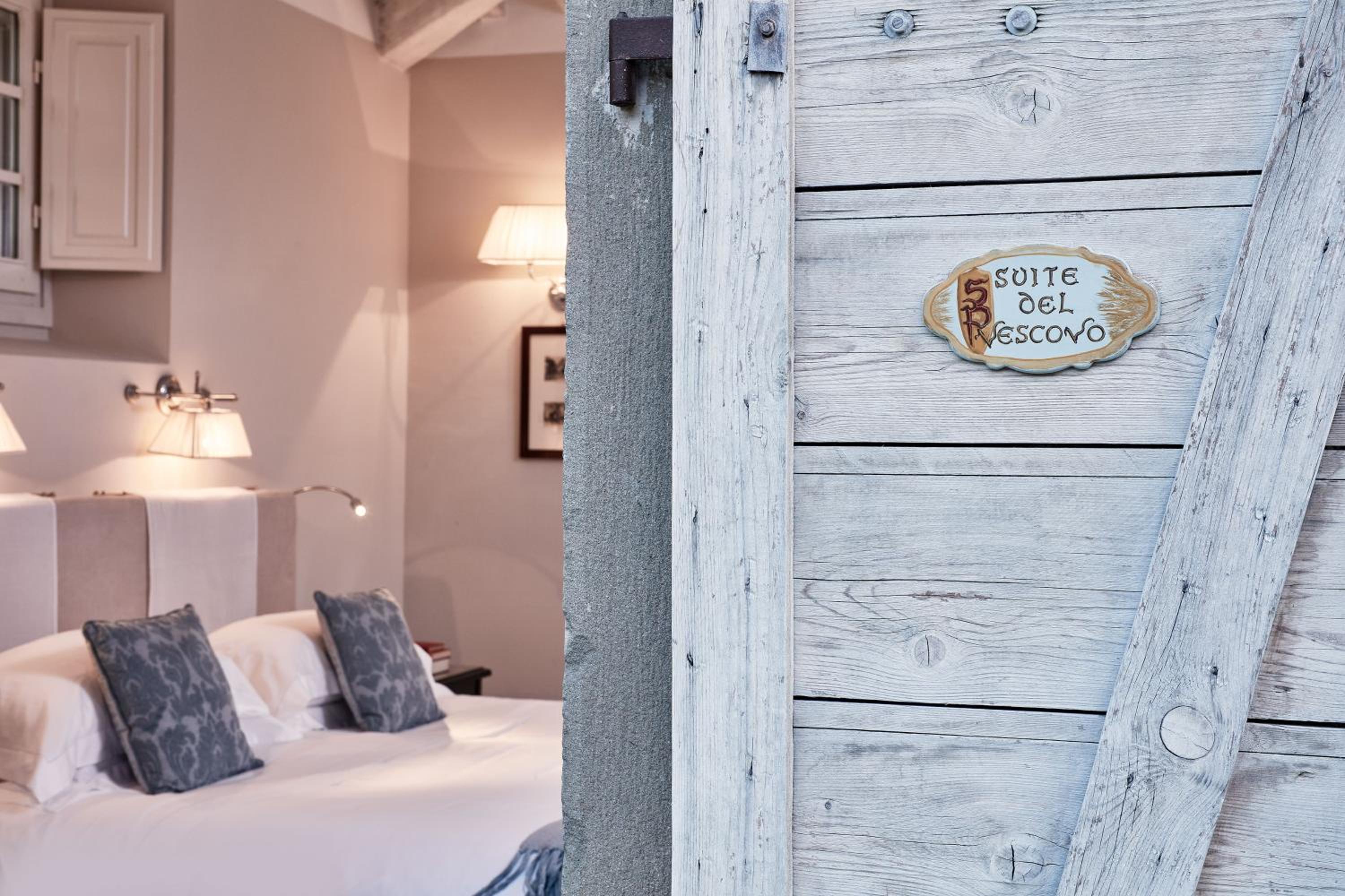 Courtyard Suite - Photo 5