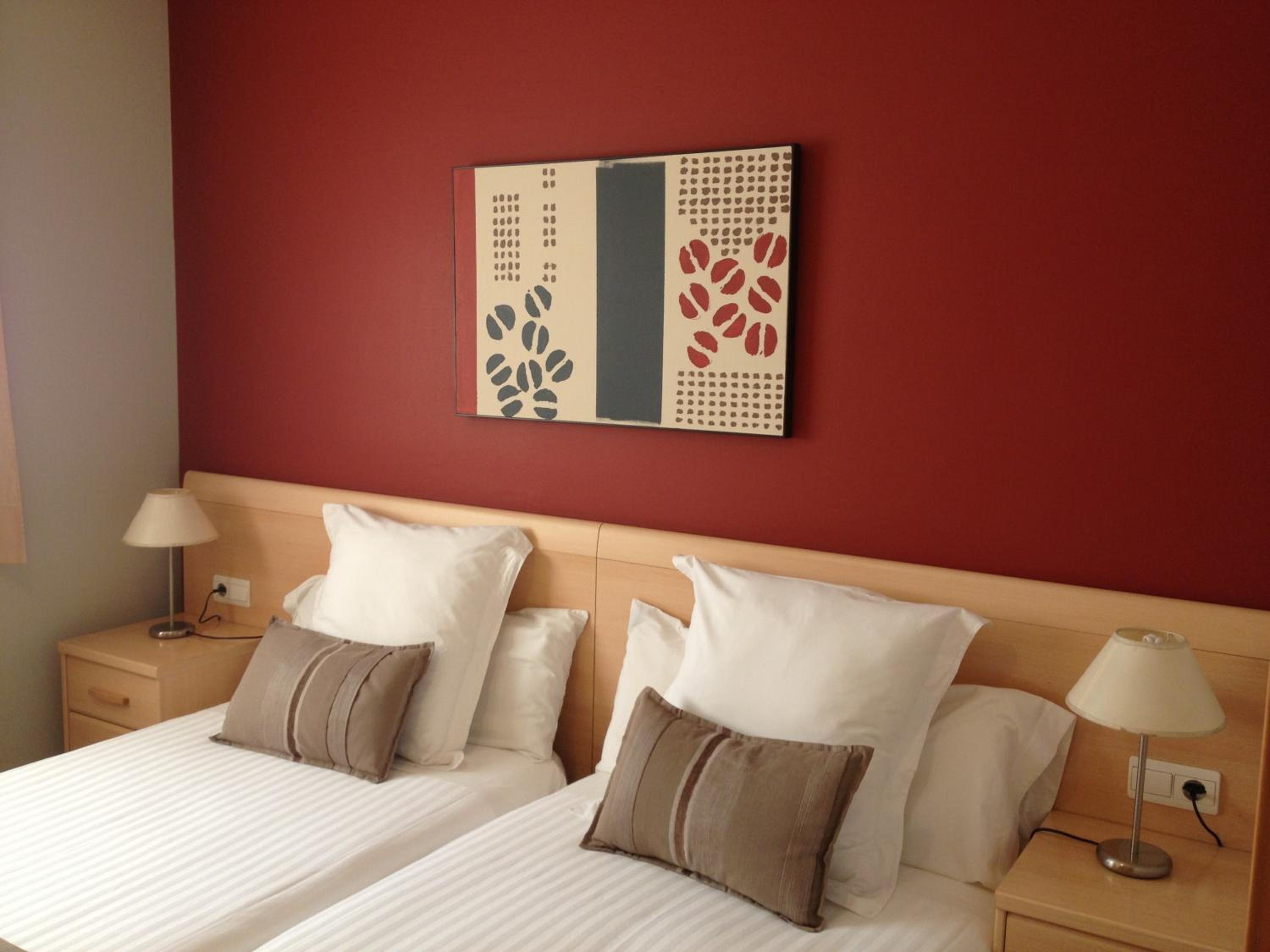 One-Bedroom Apartment (2 Adults) - Photo 2