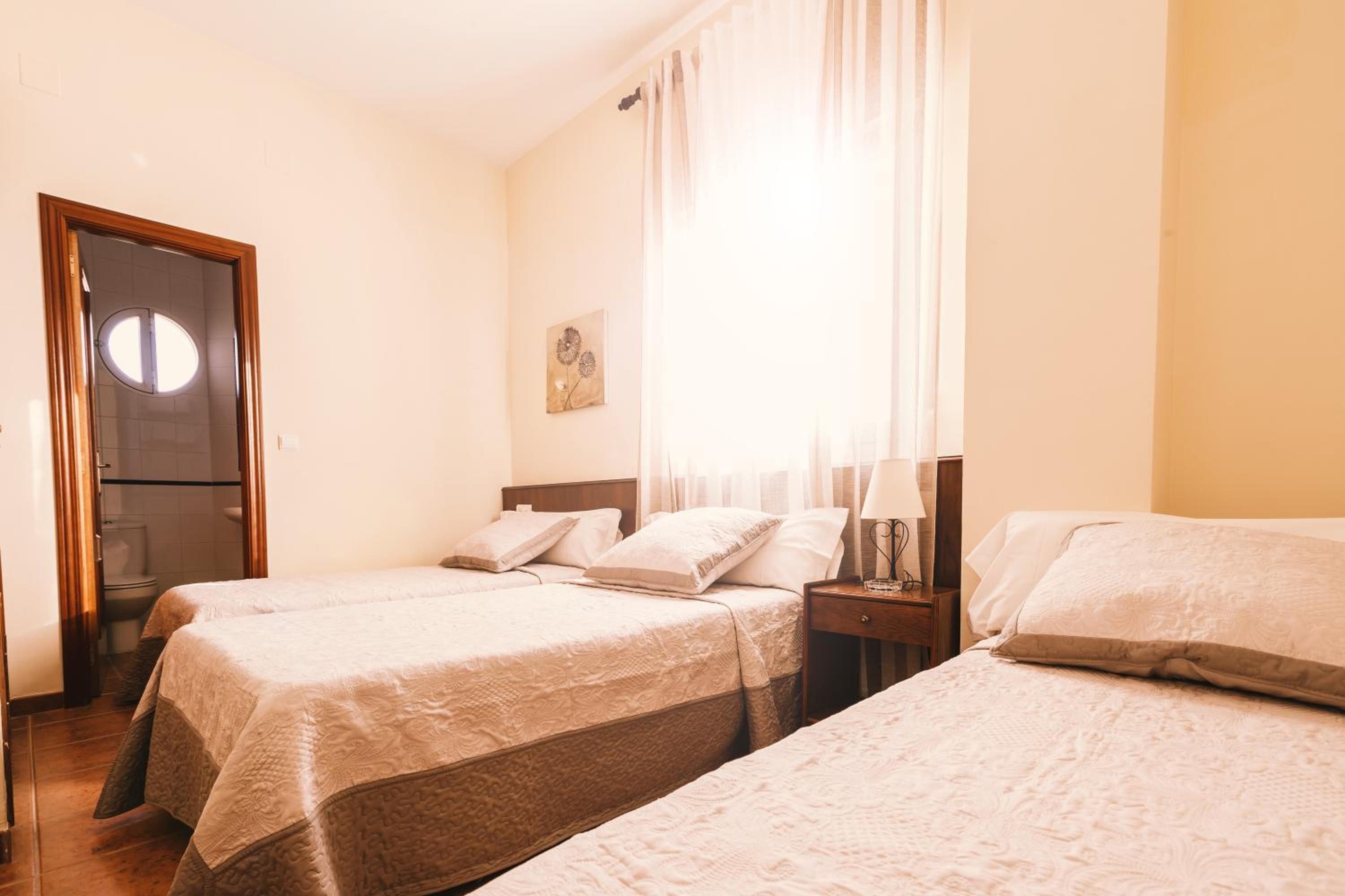 Twin Room - Photo 1