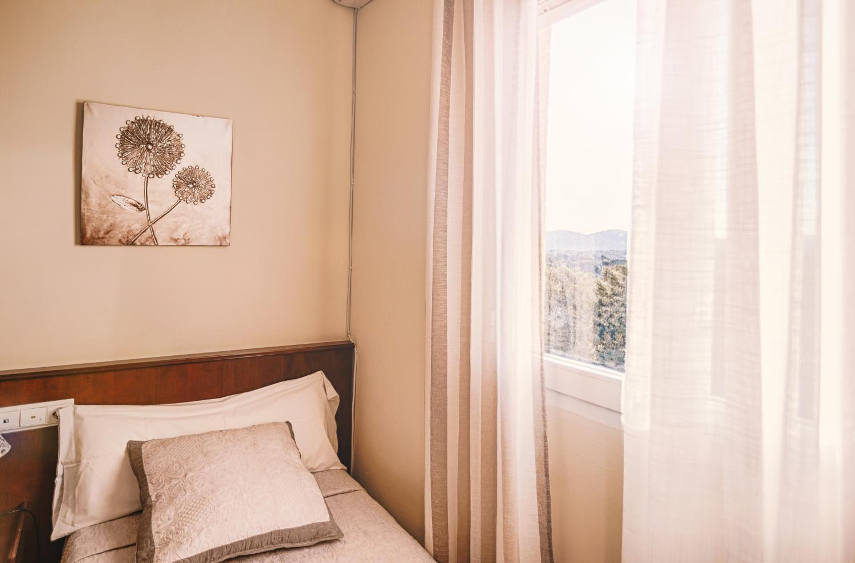 Double Room with Mountain View - Photo 6