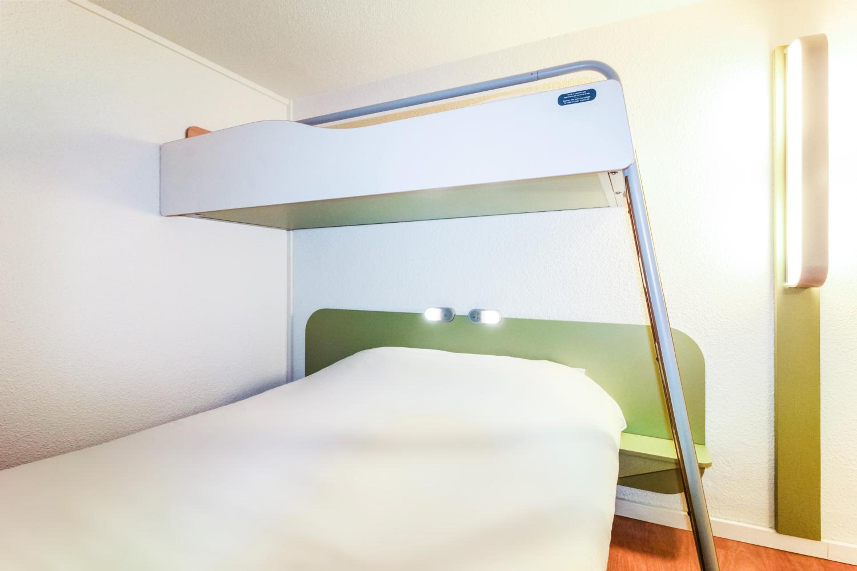Double Room with Bunk Bed photo 3