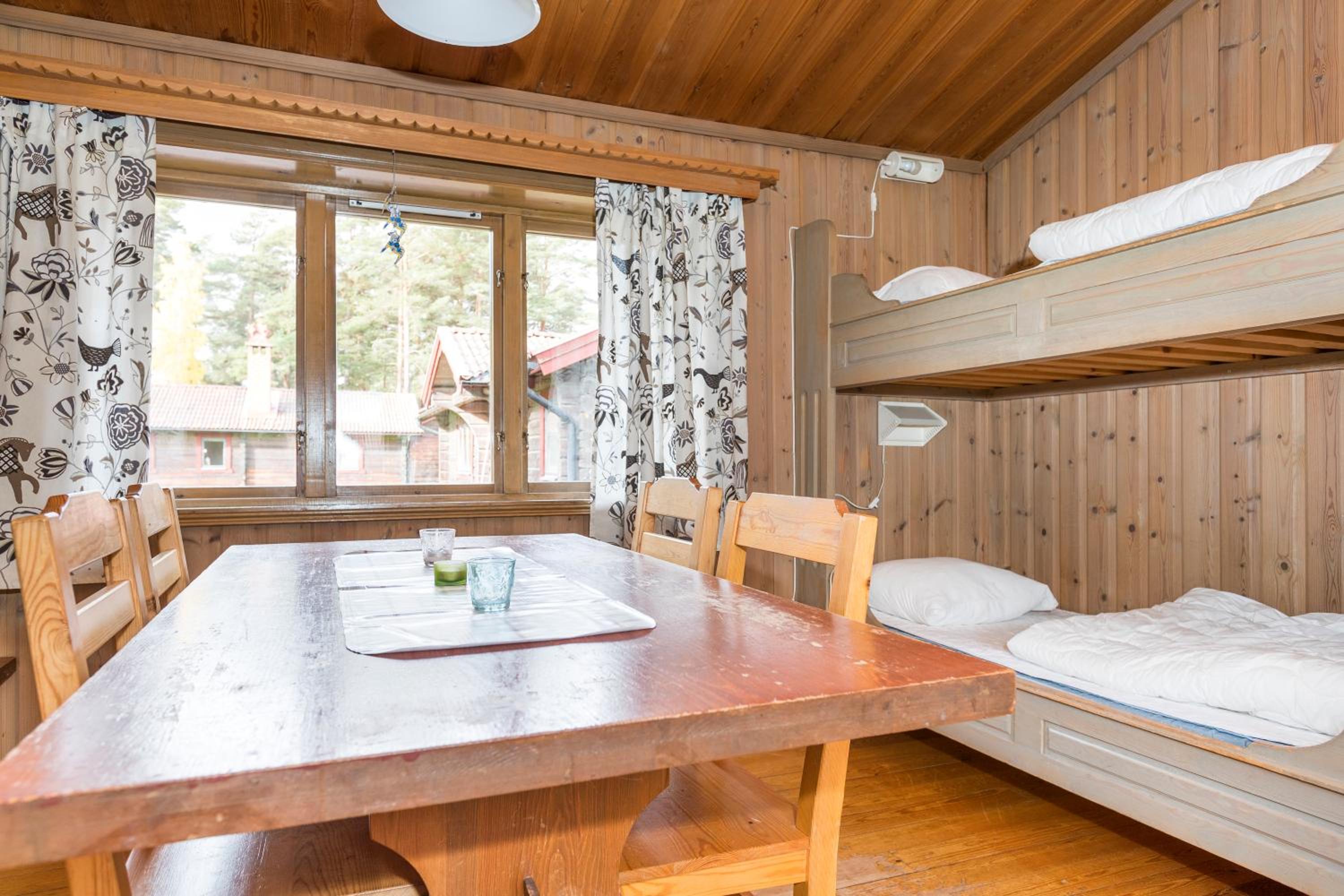 Cottage (4 Adults) Pets allowed