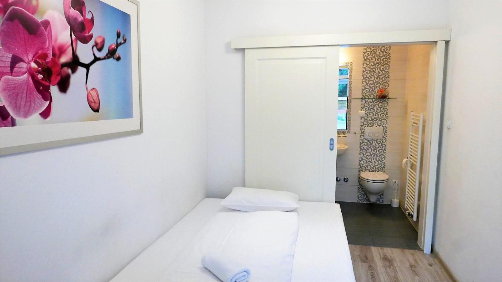 Single Room photo 3