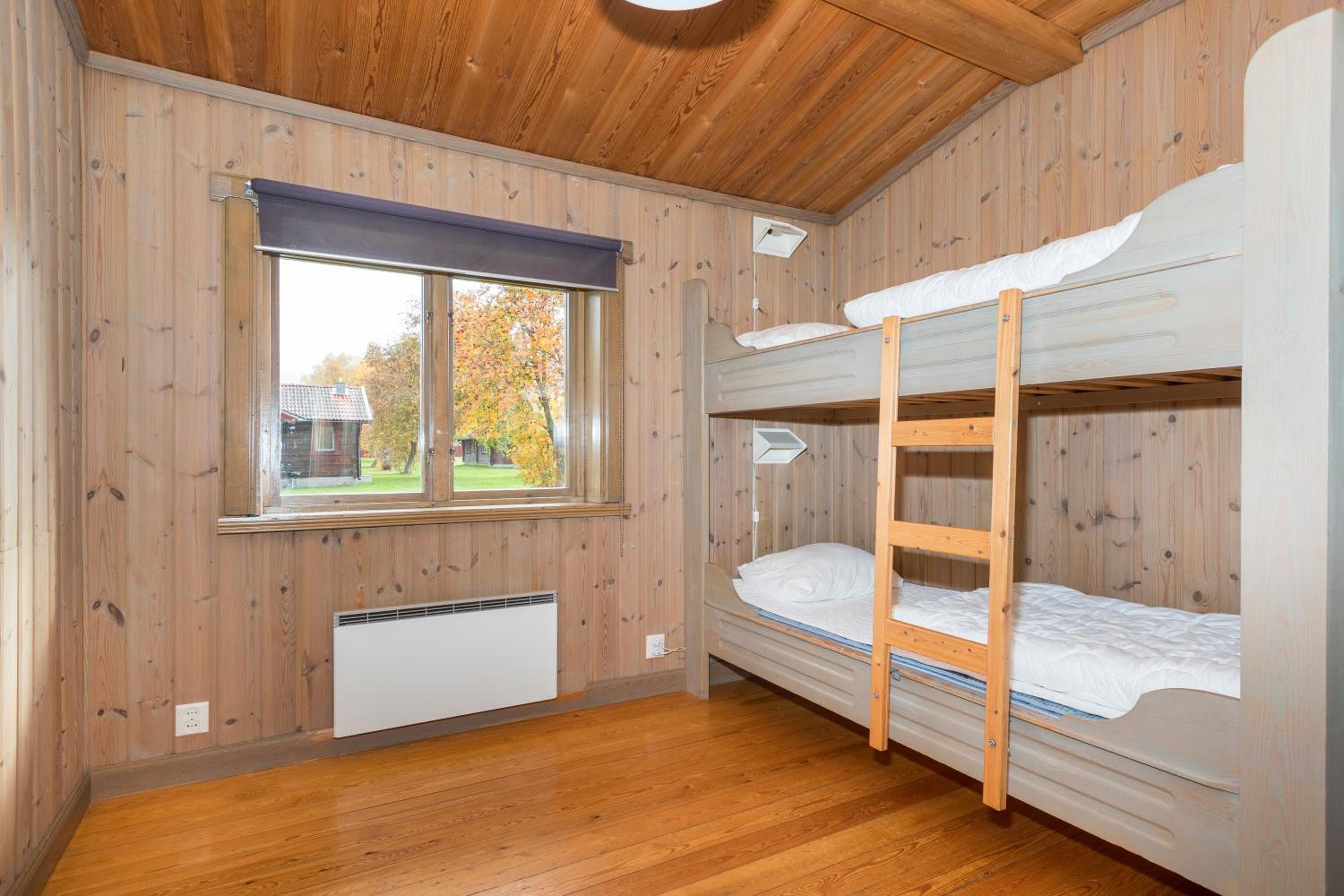 Cottage (6 Adults) Pets allowed