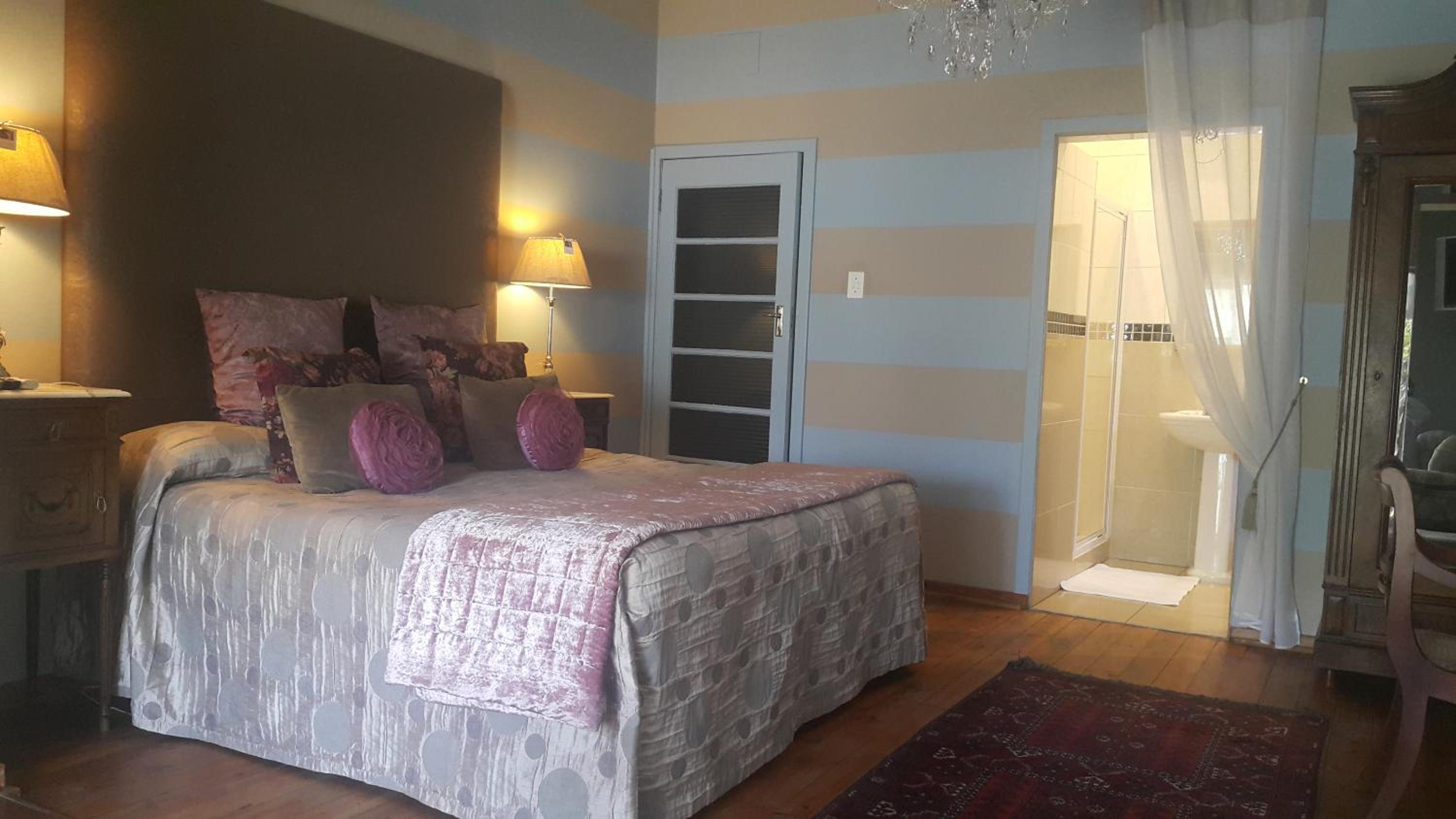 Executive Suite - Photo 12